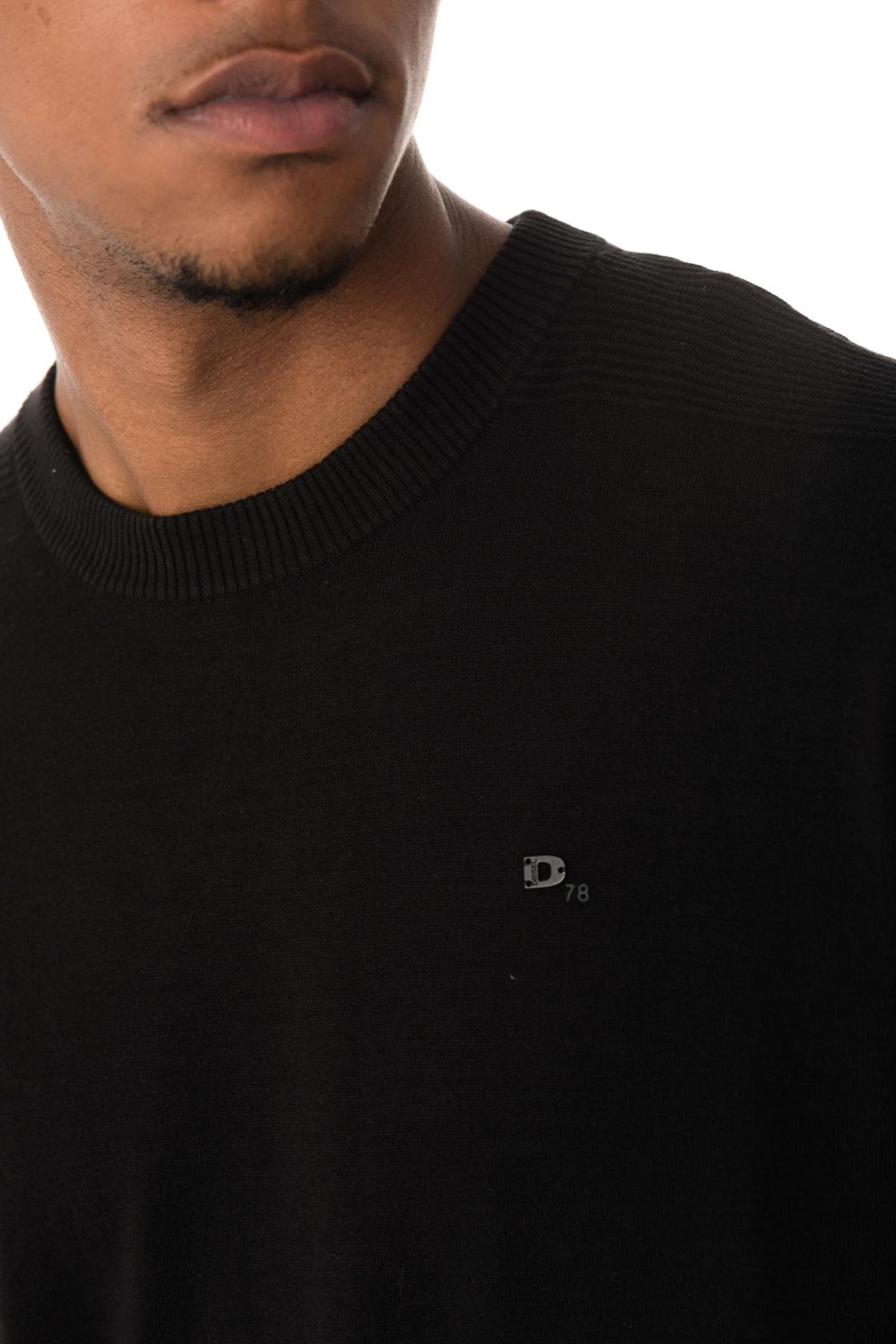 Timeless black long-sleeved sweater - Image n°5