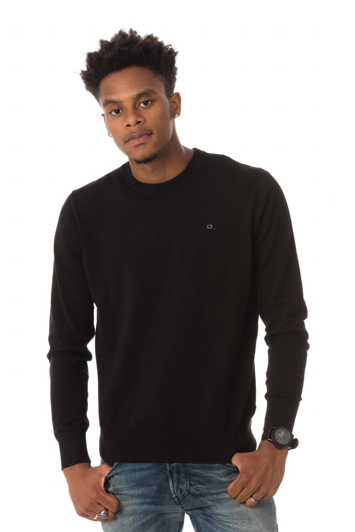 Timeless black long-sleeved sweater - Image n°1