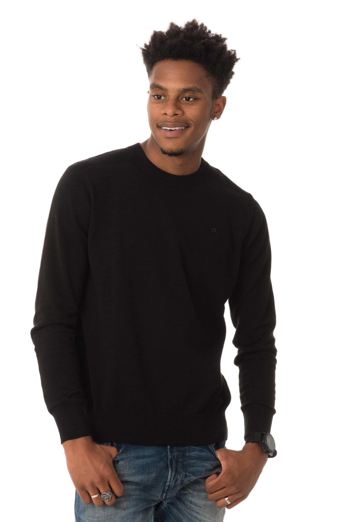 Timeless black long-sleeved sweater - Image n°3