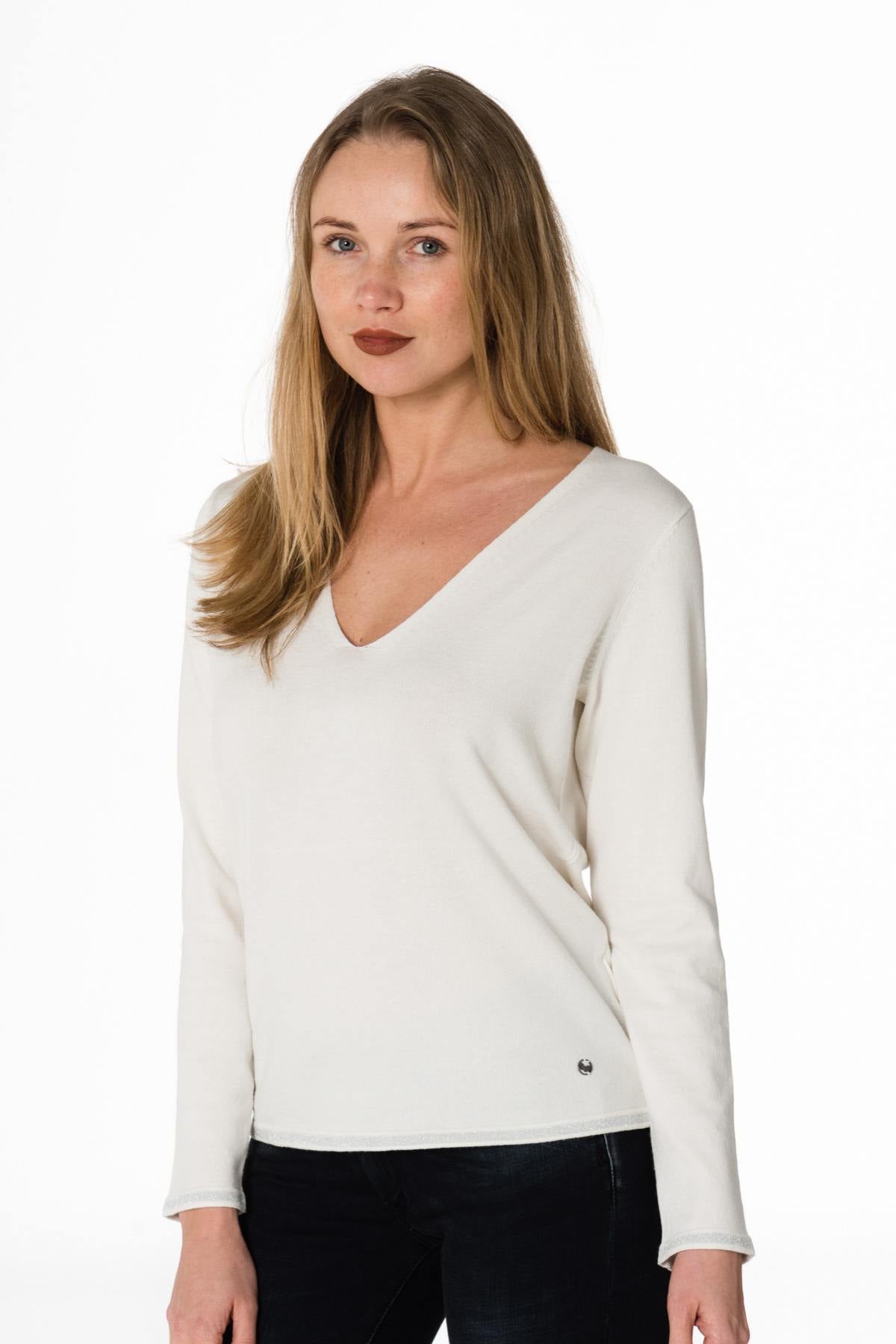 Feminine V-neck sweater - Image n°1