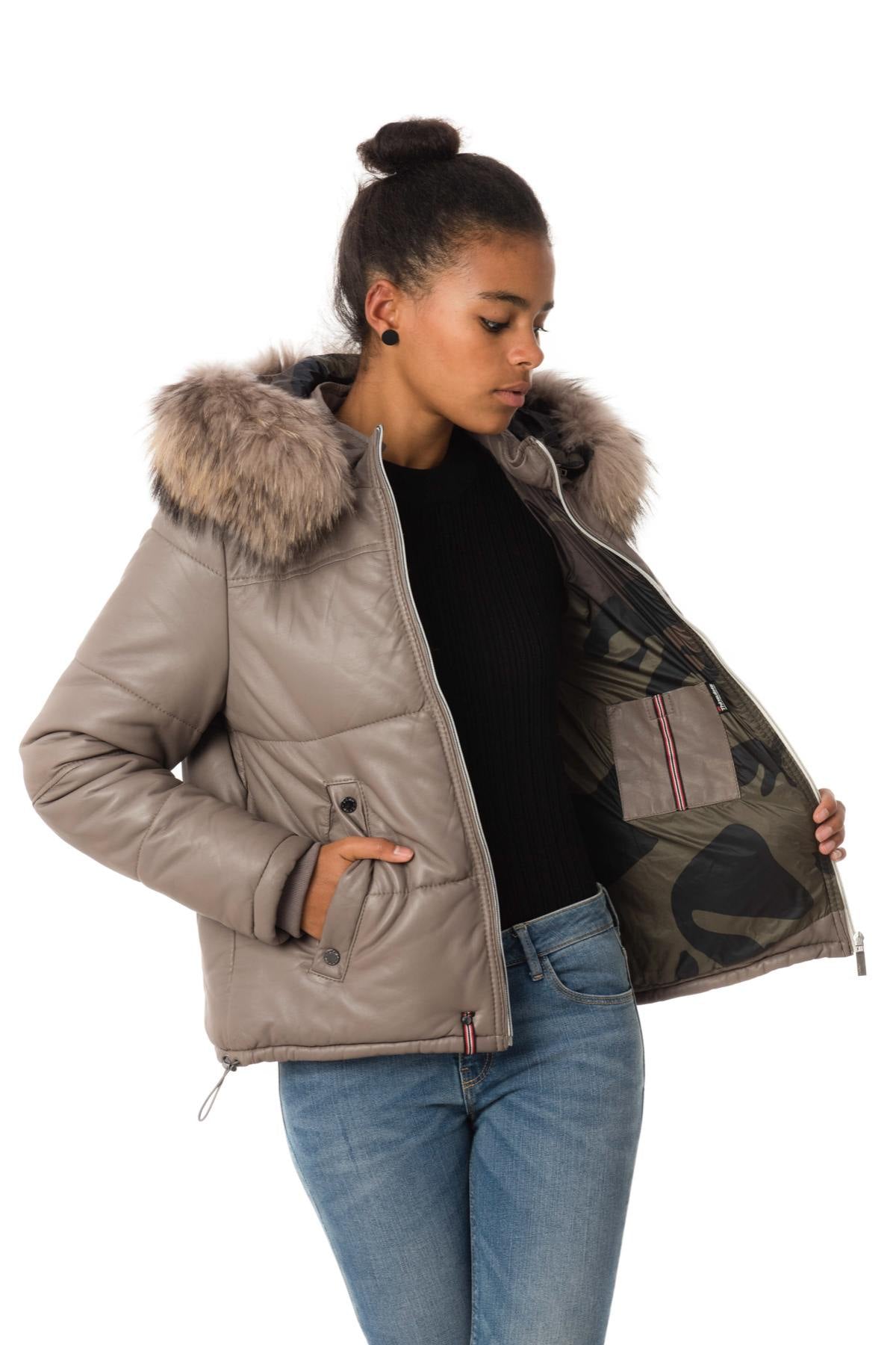 Women's short down jacket in concrete color - Image n°4