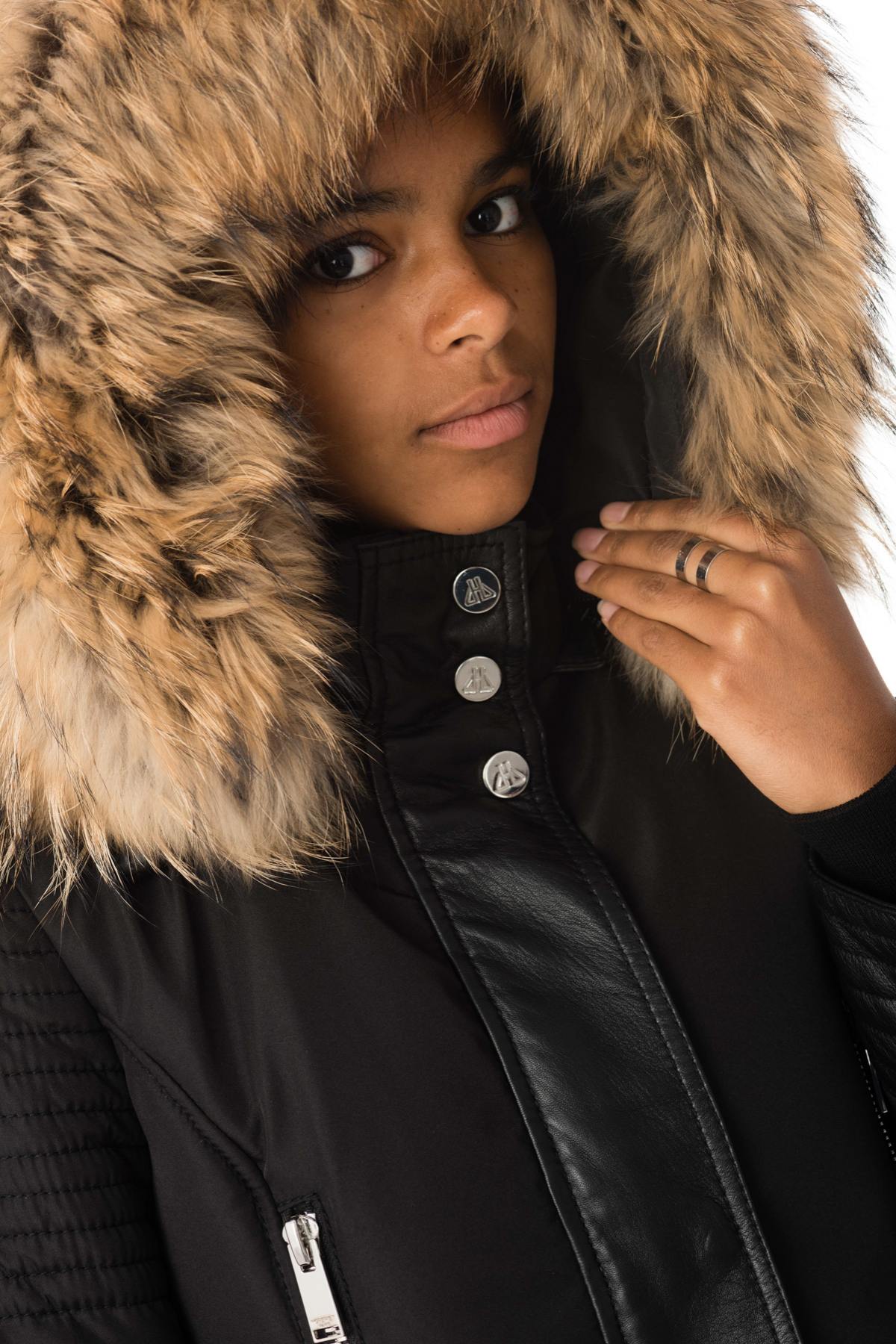 Black down jacket with natural collar - Image n°6