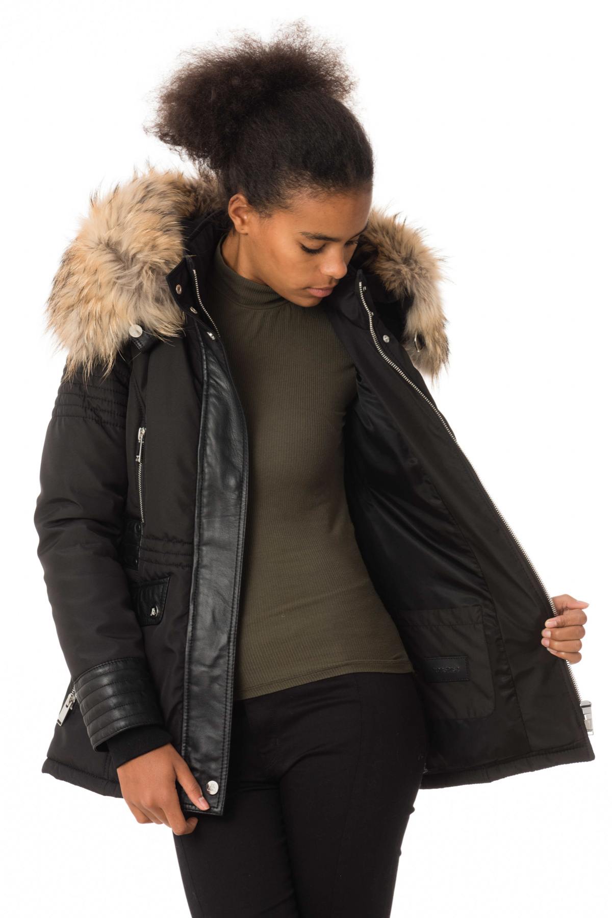 Black down jacket with natural collar - Image n°4