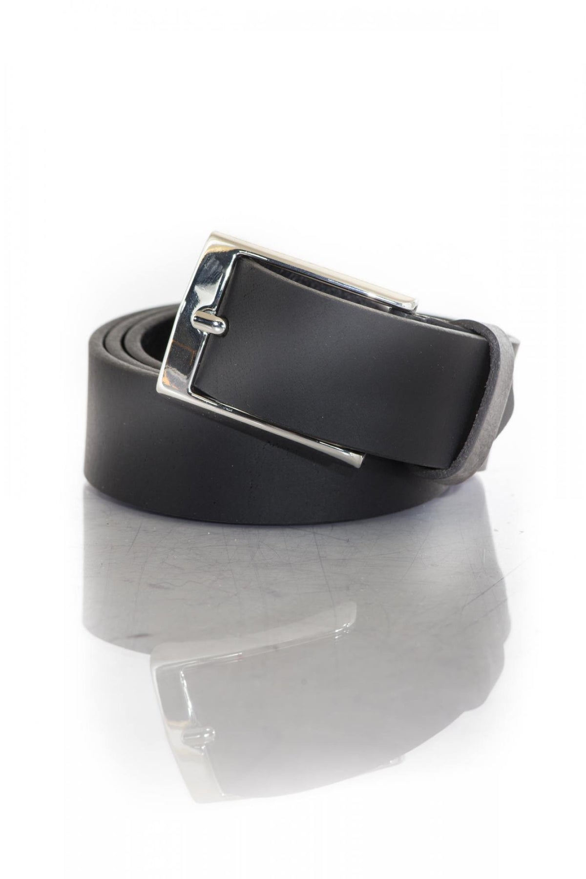 Vanzetti matte black leather belt for Men - Image n°1