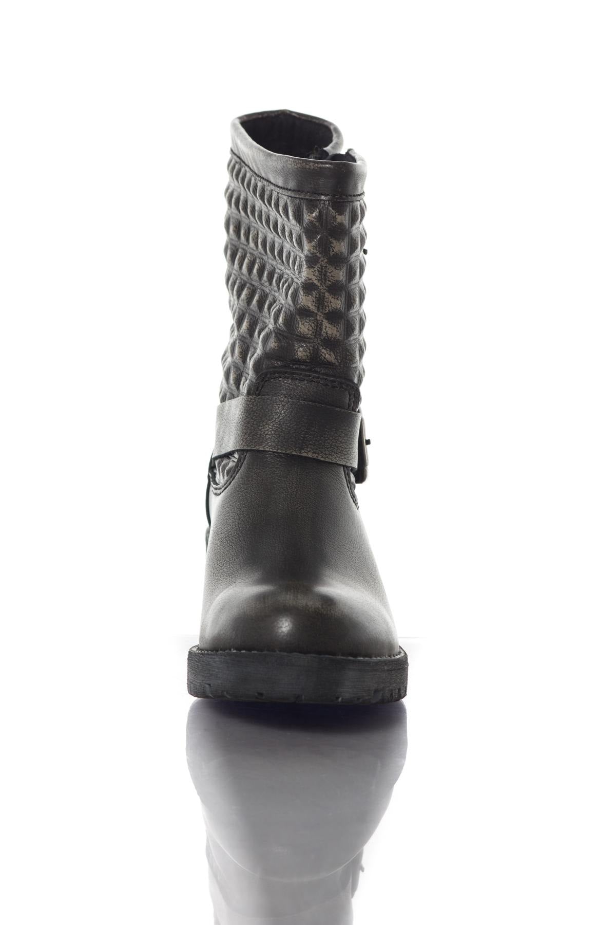  Leather boots with embossed studs - Image n°5