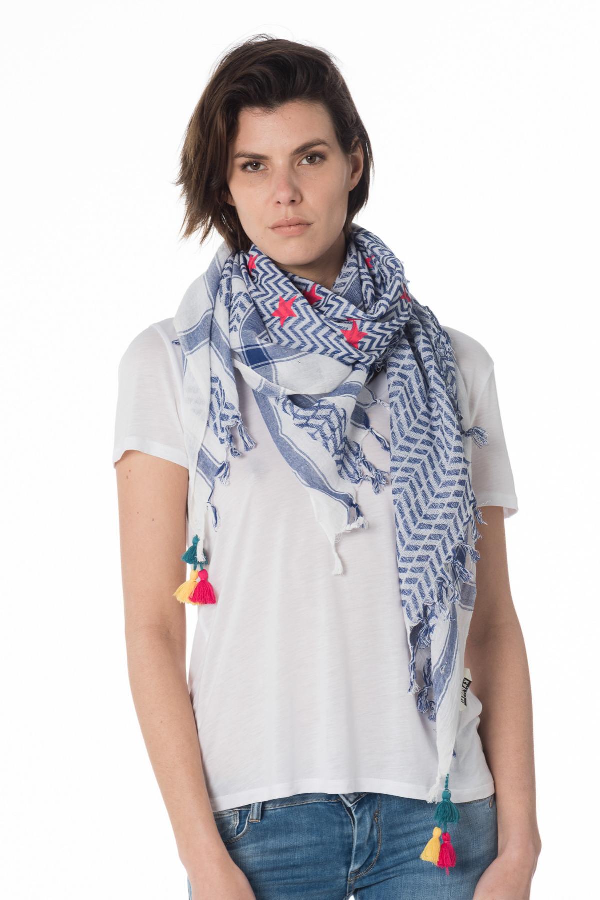 Scarf with stars and pompoms - Image n°1