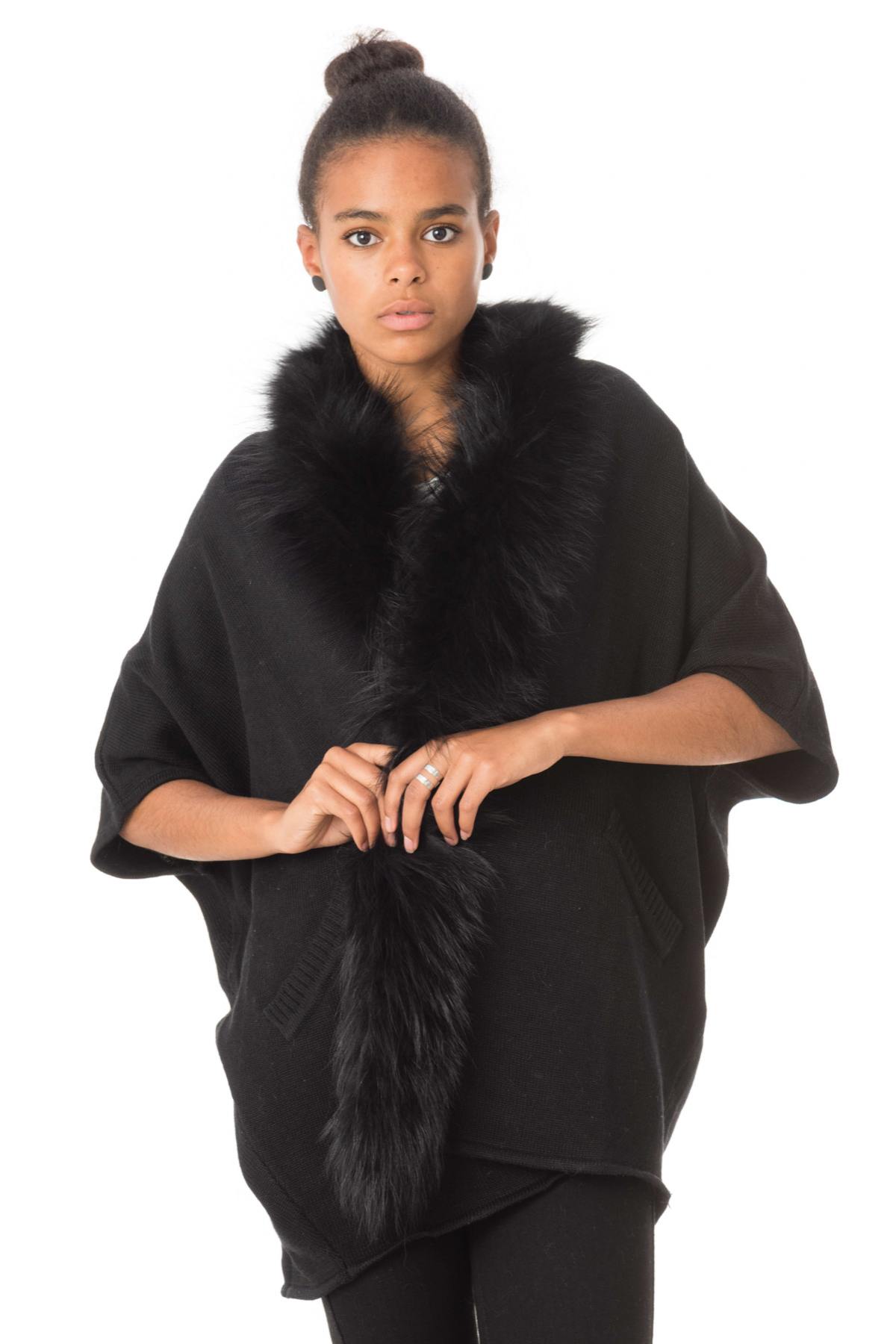 Acrylic shawl with black raccoon fur - Image n°1