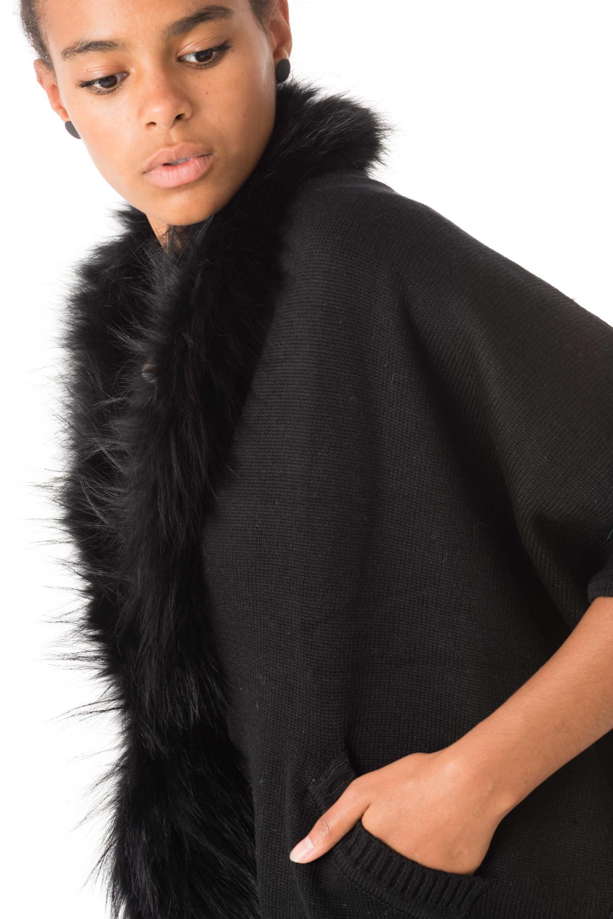 Acrylic shawl with black raccoon fur - Image n°6