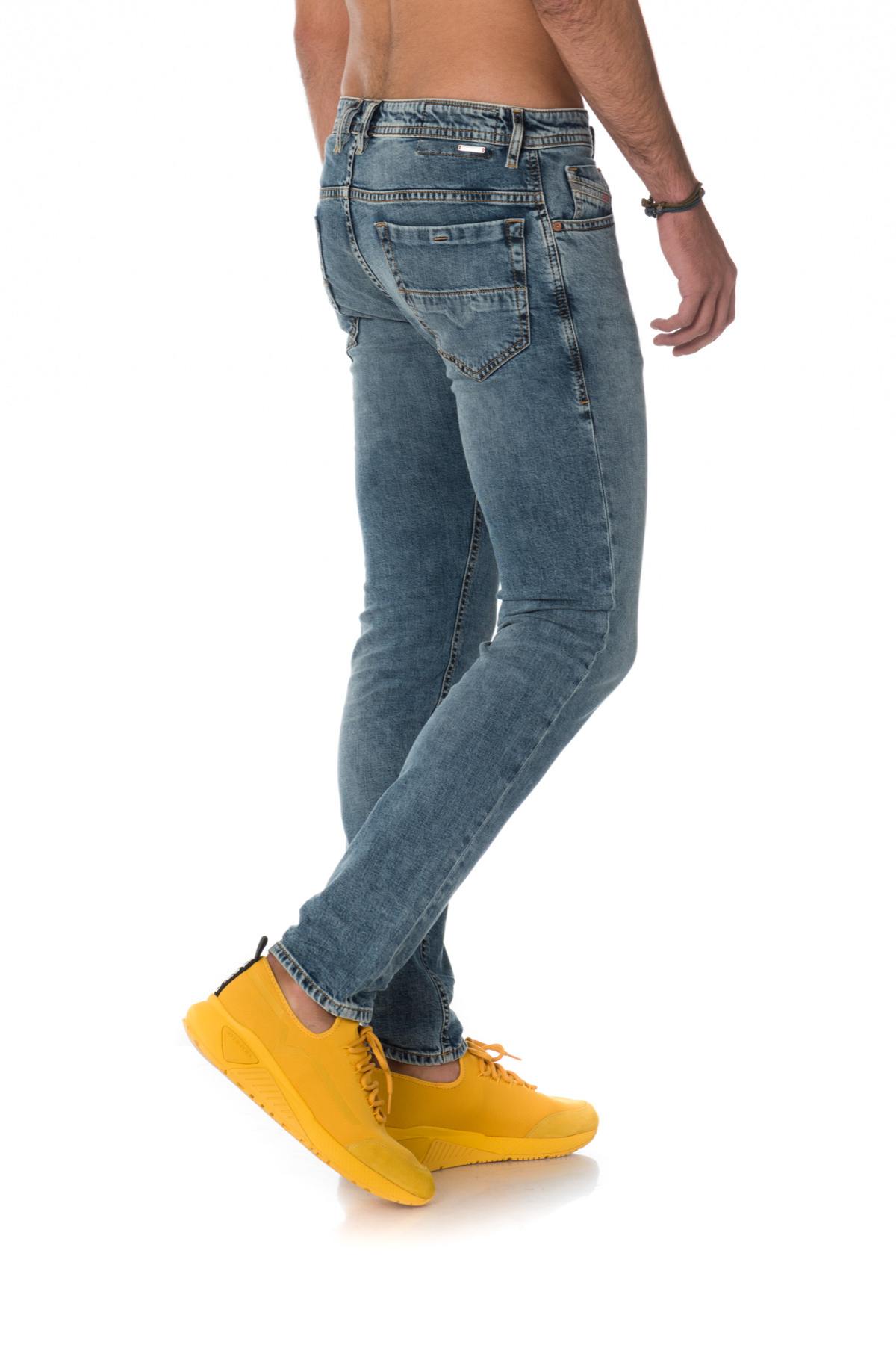 Diesel men's slim jeans in washed blue - Image n°2