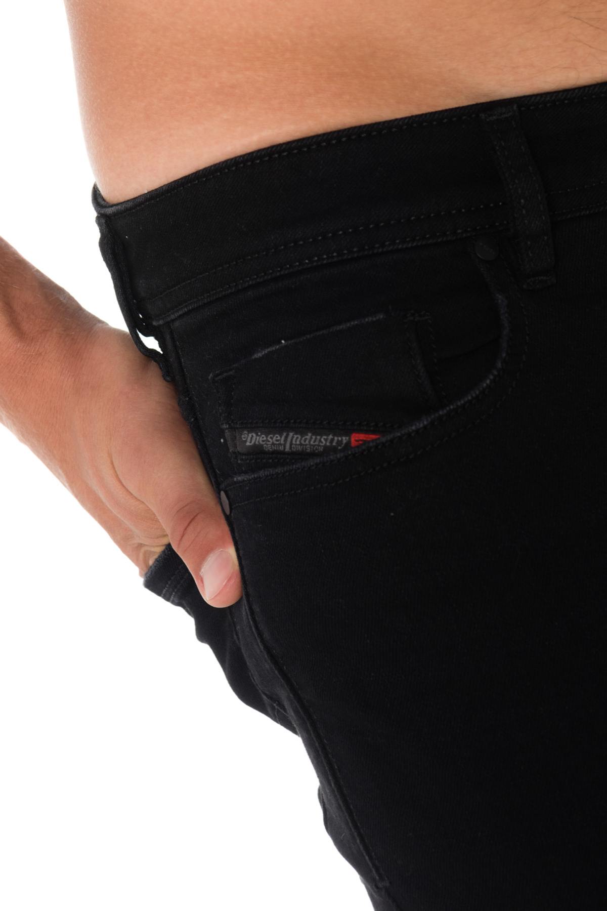 Diesel men's black jeans ripped at the knee - Image n°5