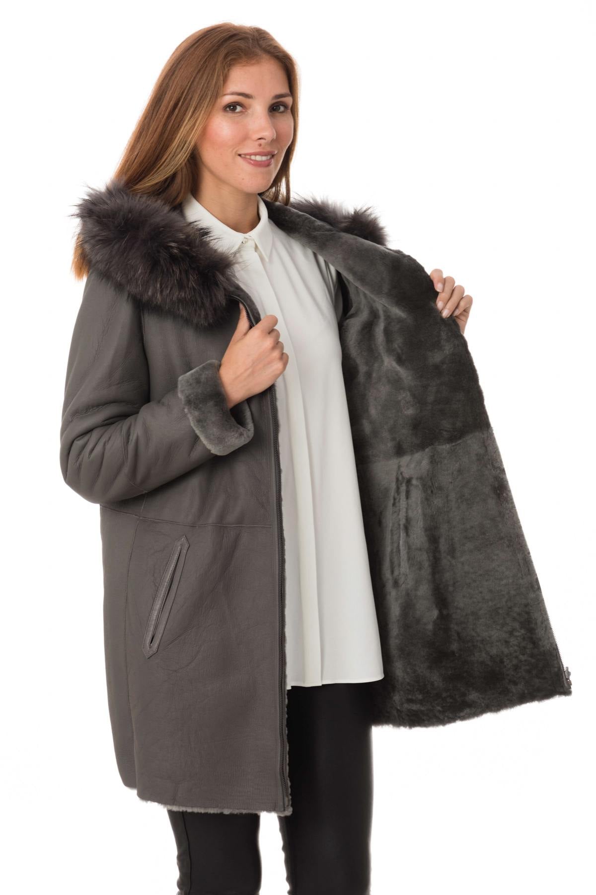 Coat in shearling and raccoon fur - Image n°7