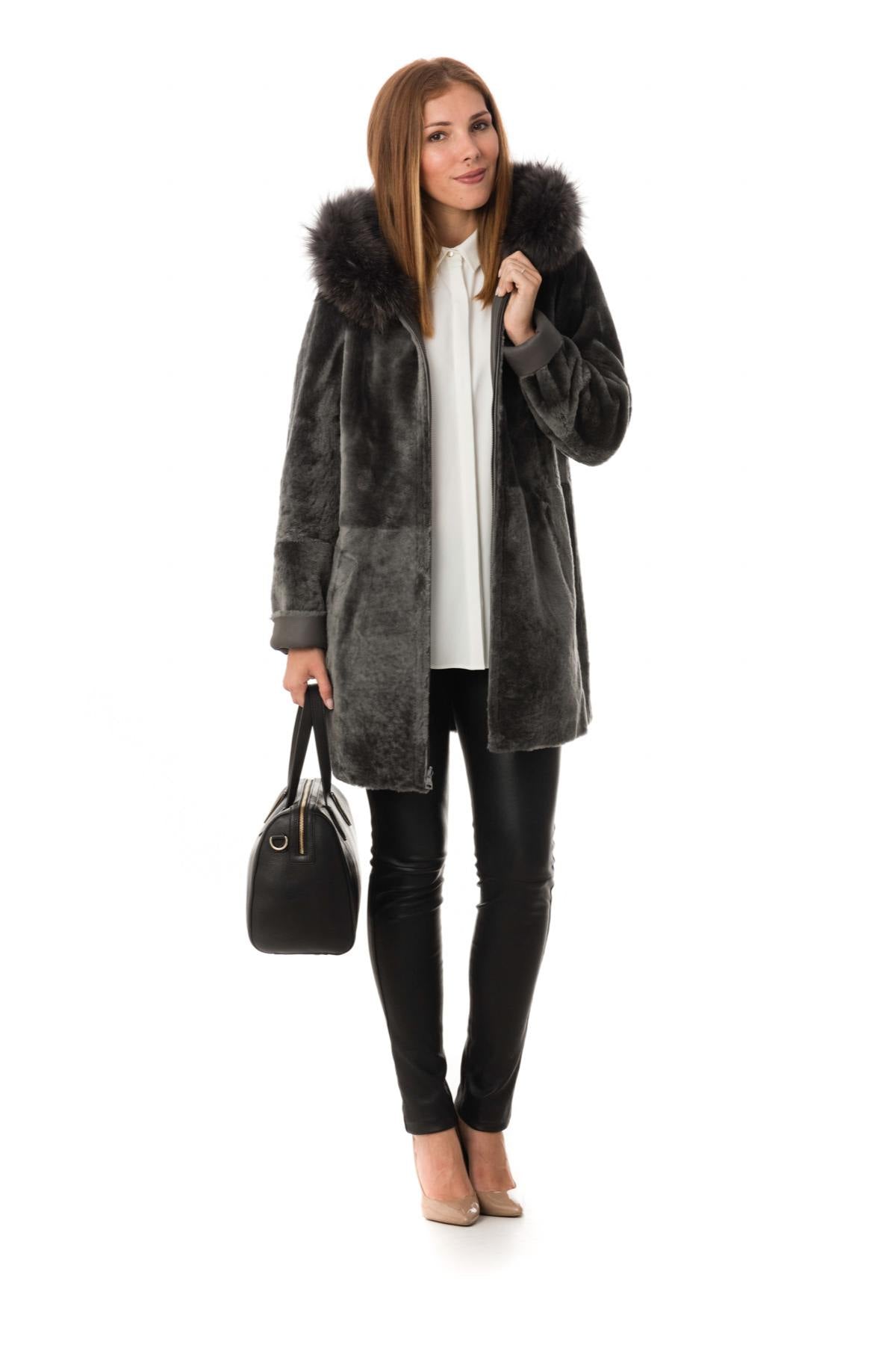 Coat in shearling and raccoon fur - Image n°2