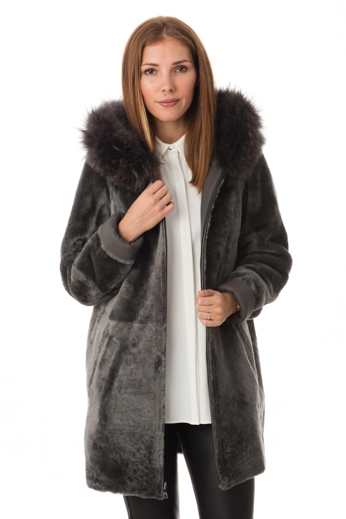 Coat in shearling and raccoon fur - Image n°4