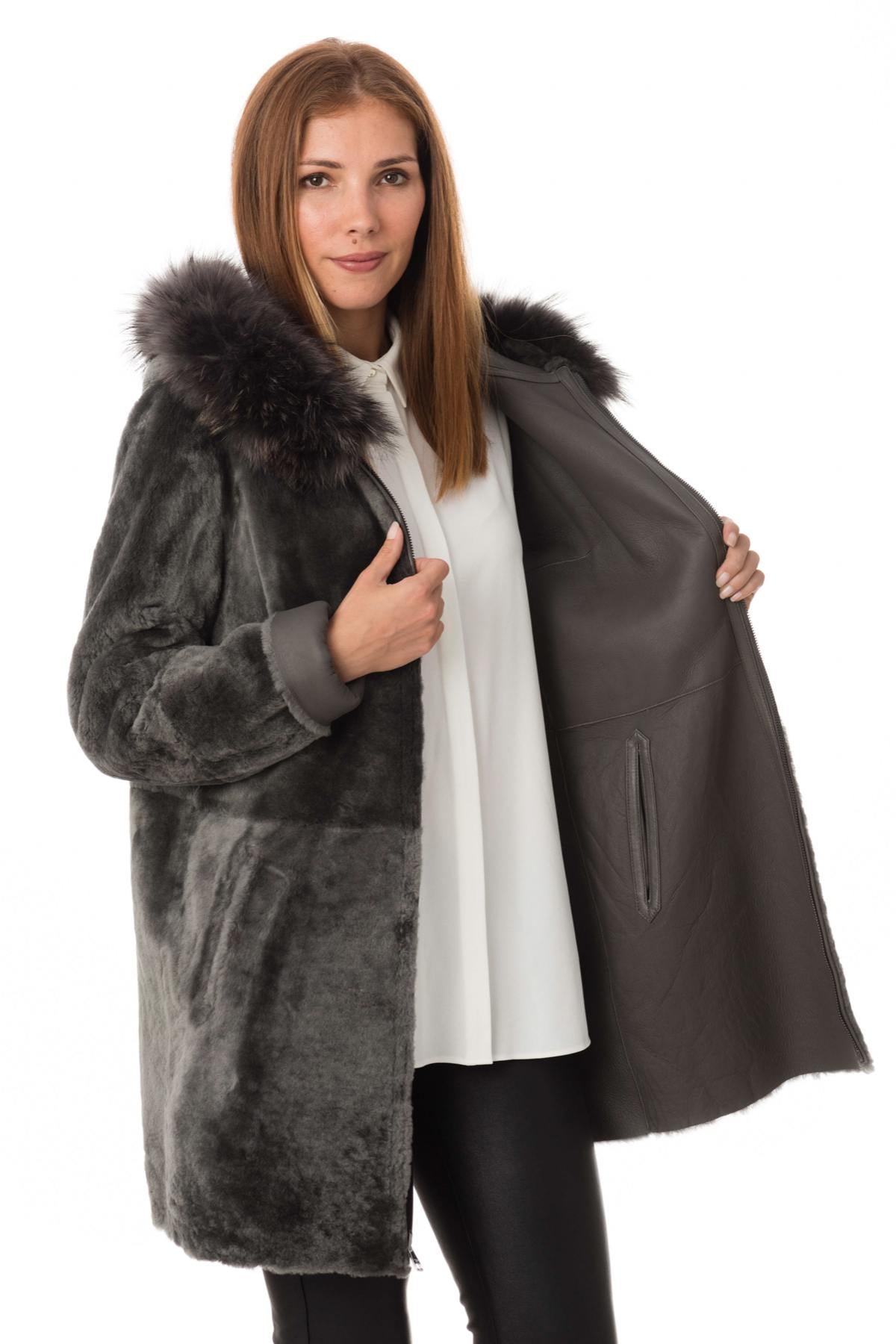 Coat in shearling and raccoon fur - Image n°8