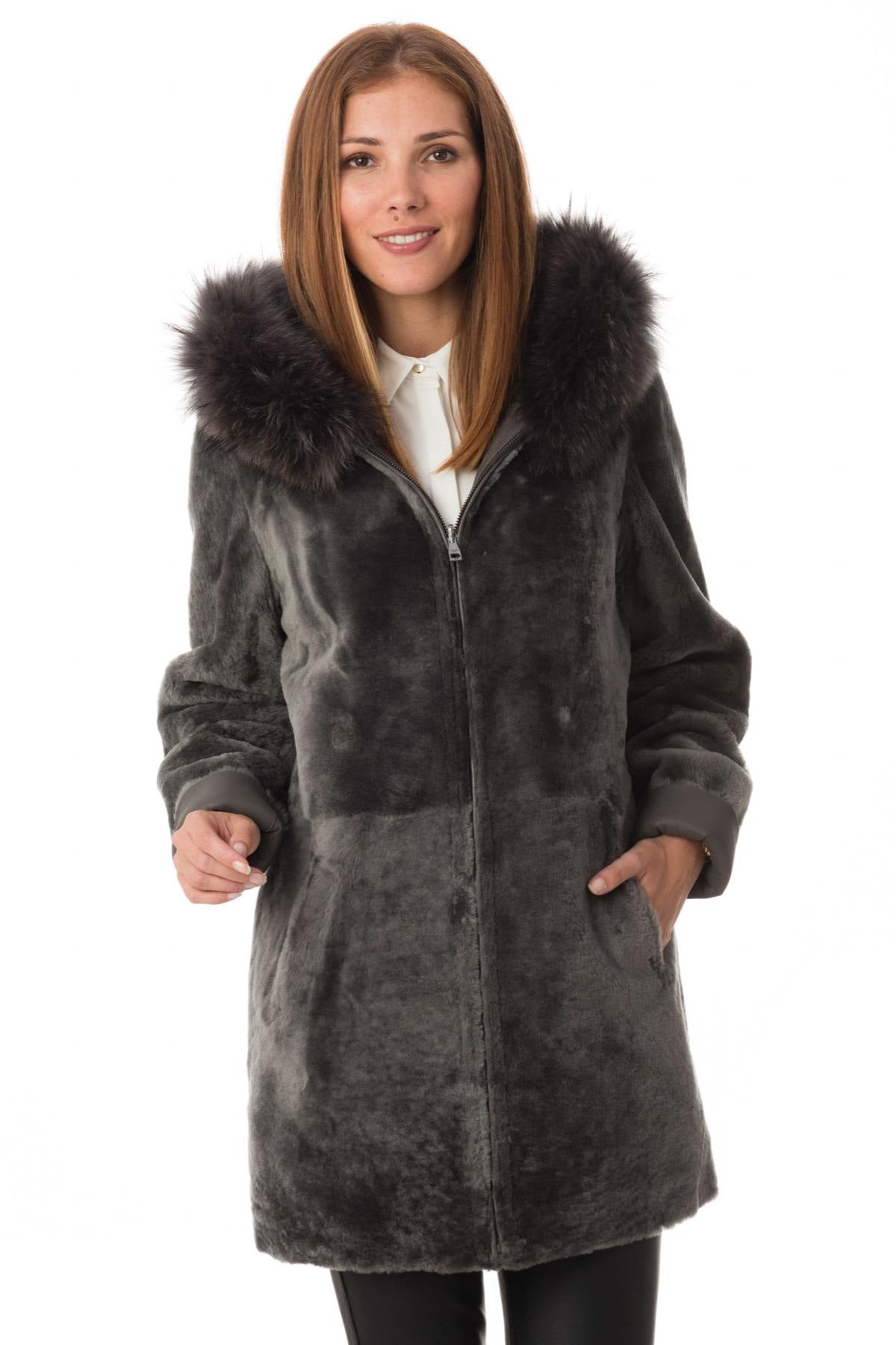 Coat in shearling and raccoon fur - Image n°6