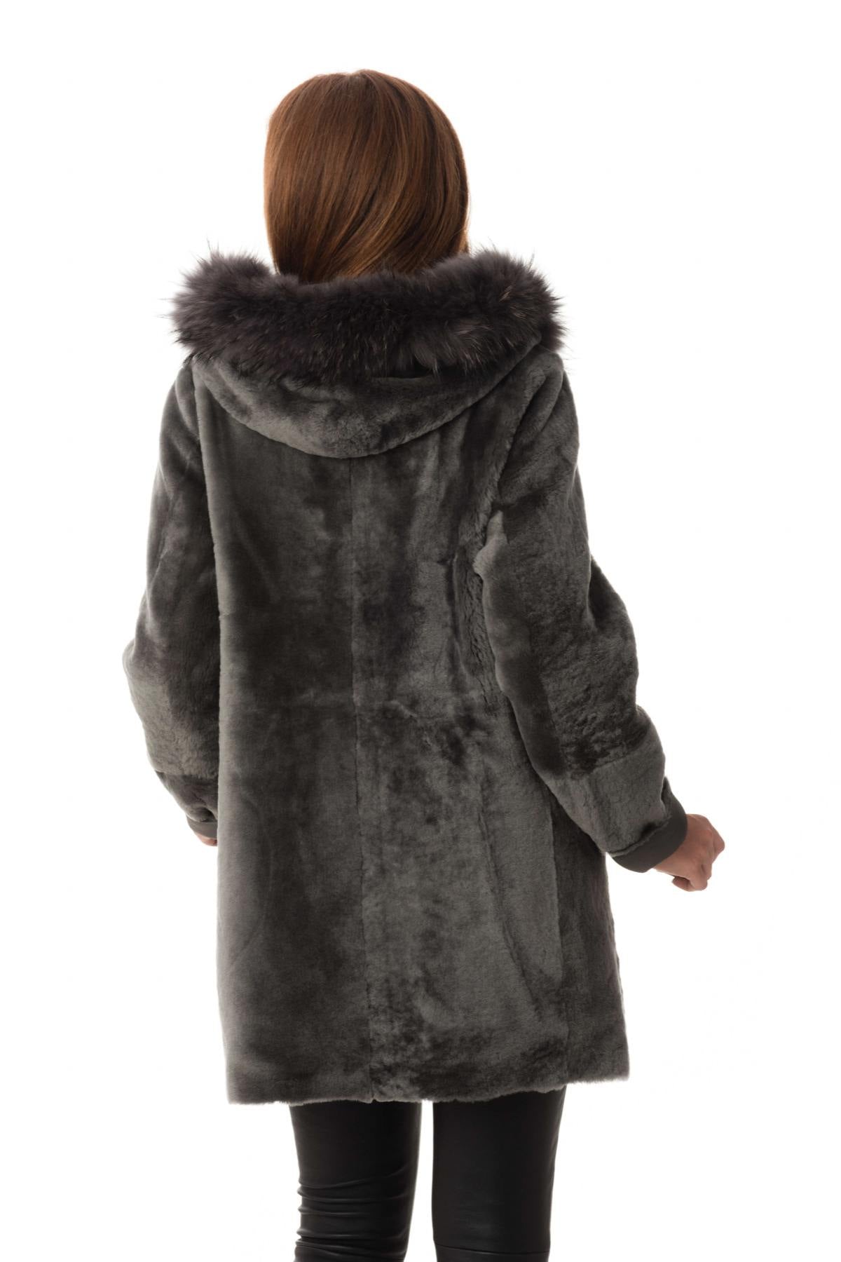 Coat in shearling and raccoon fur - Image n°10