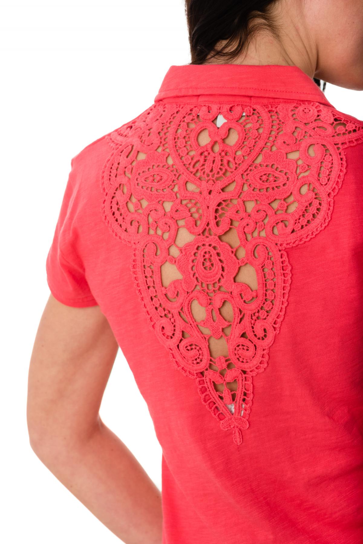 Pink polo shirt with open embroidery on the back - Image n°2