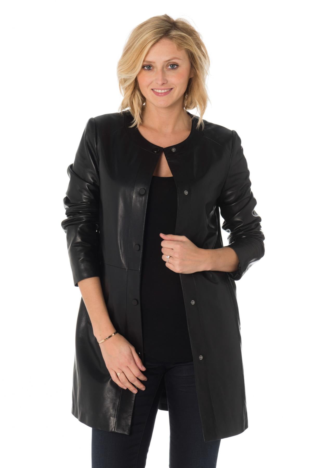 Thin and light coat in black lambskin - Image n°1