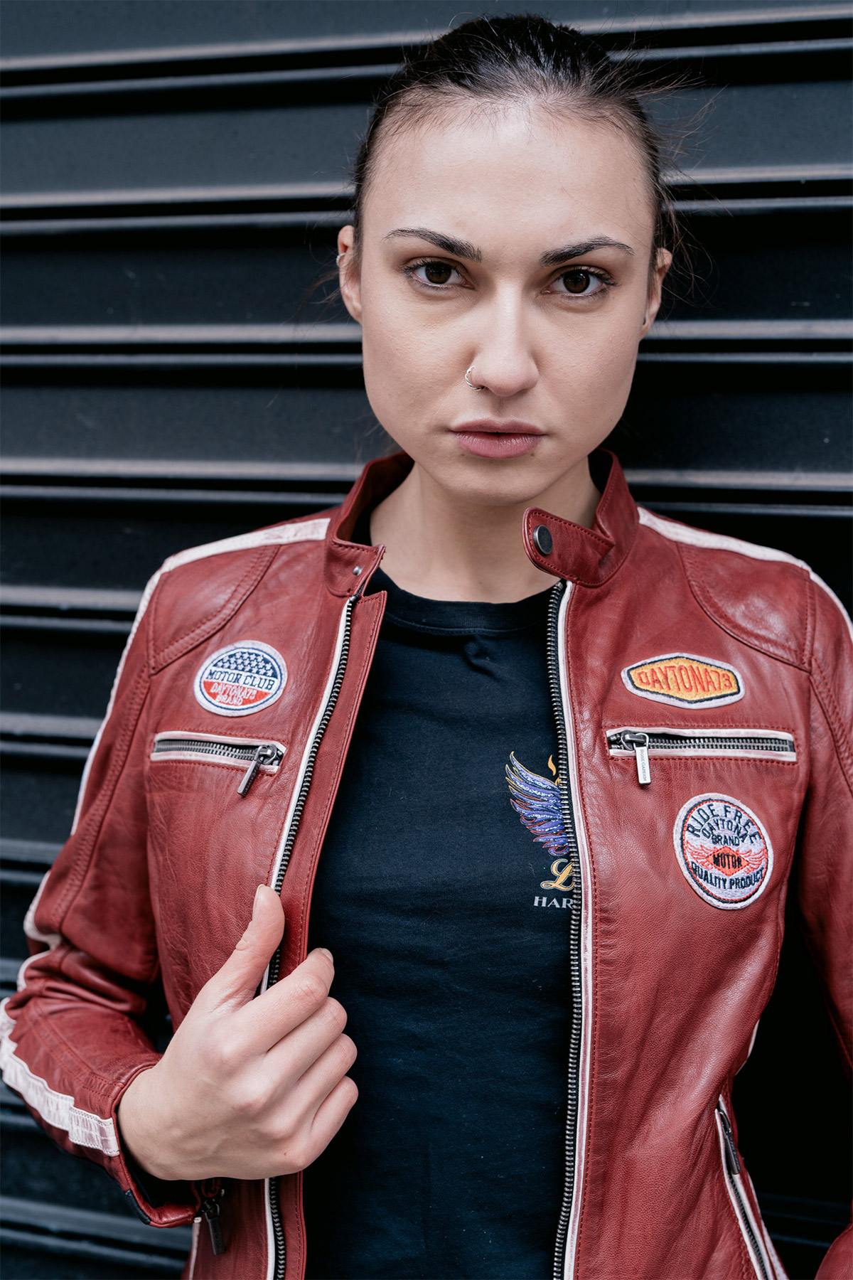 women's red lambskin leather jacket with patches - Image n°4