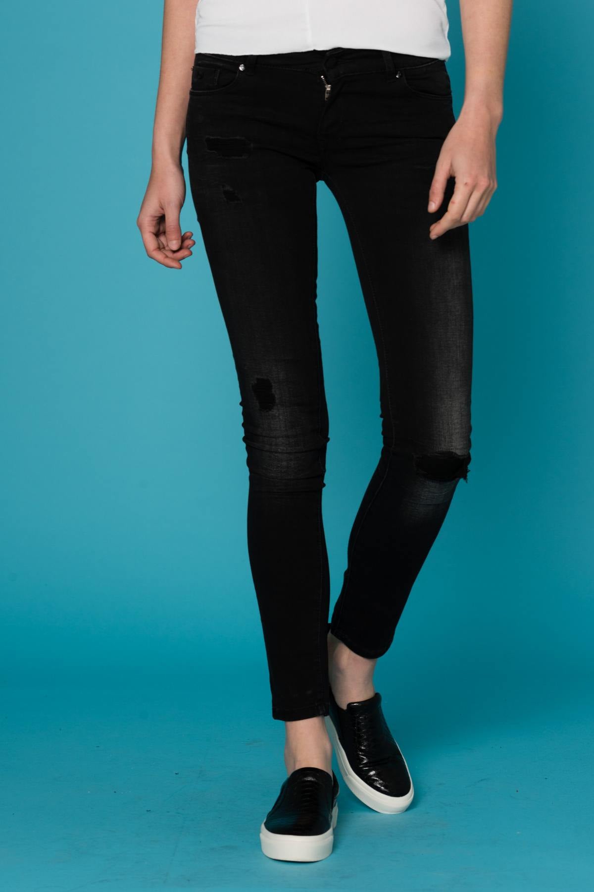 Women's black distressed and ripped jeans - Image n°5