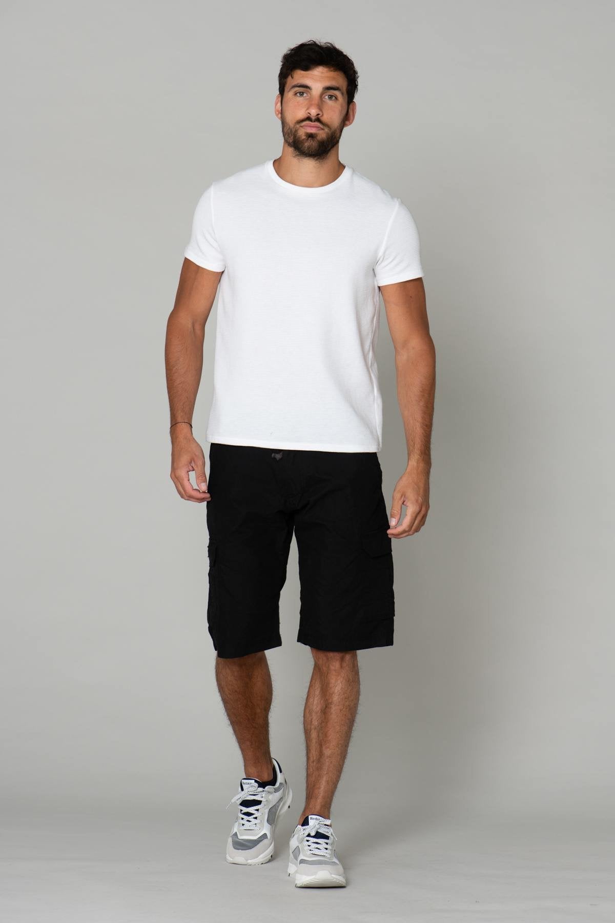 Black Bermuda shorts with belt - Image n°3