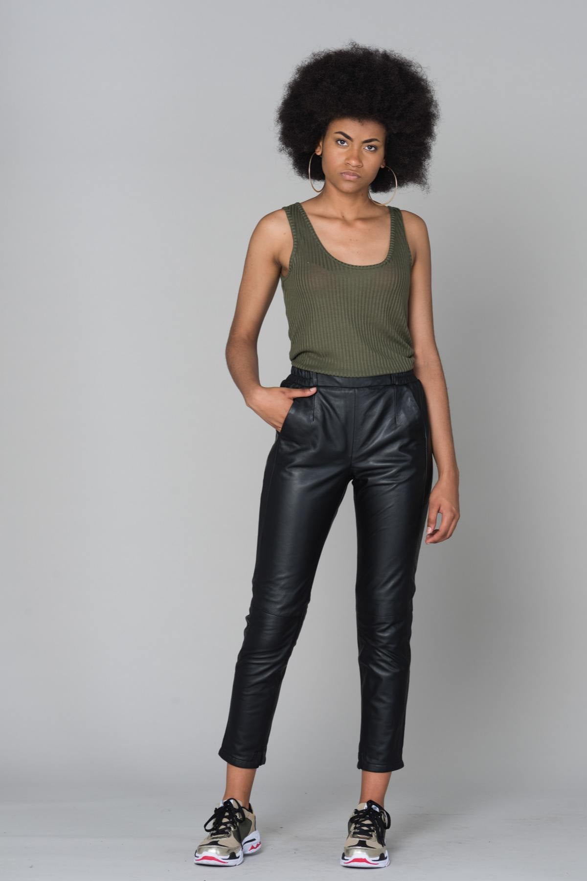 Women's black leather pants - Image n°3