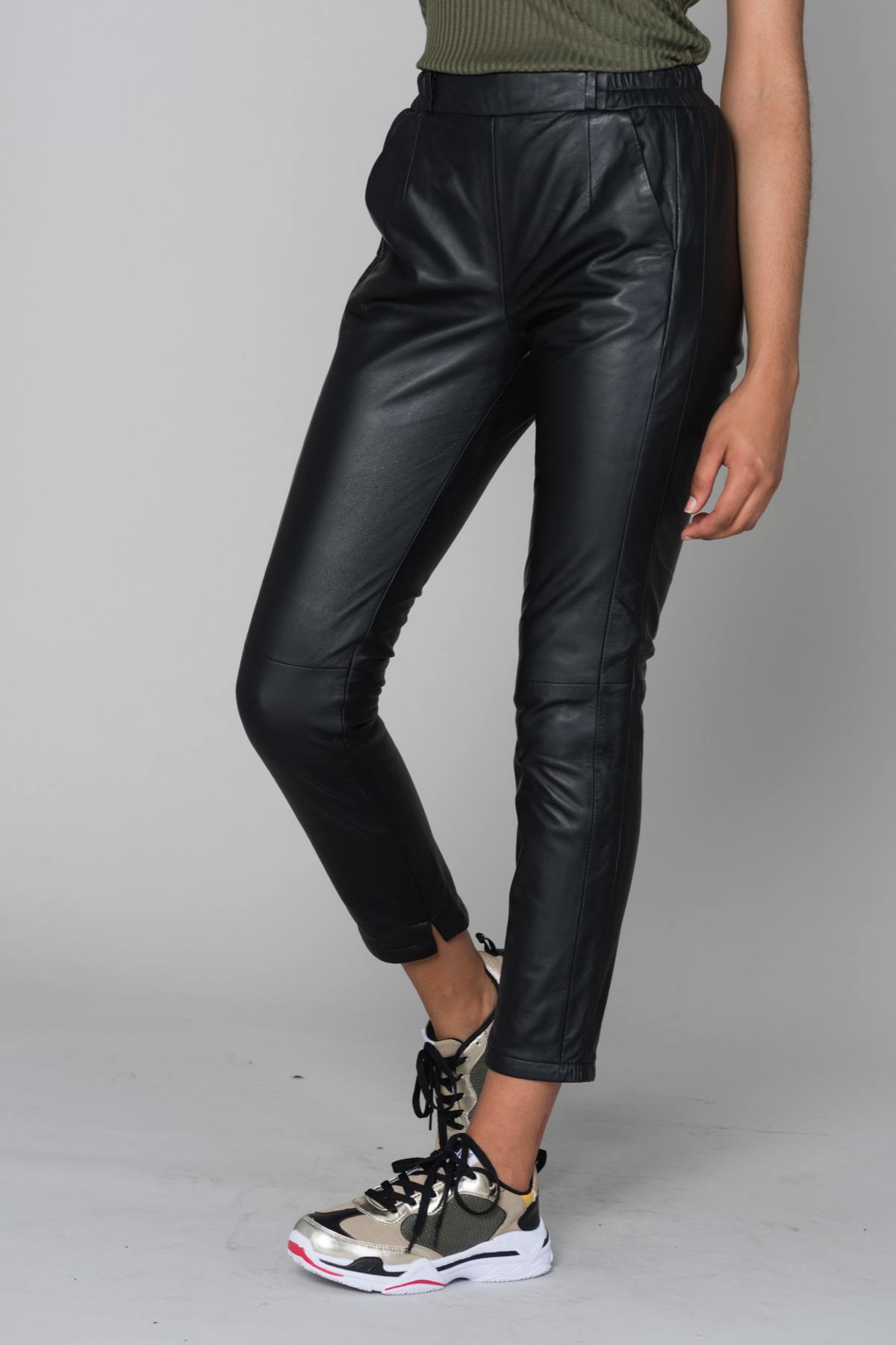 Women's black leather pants - Image n°1