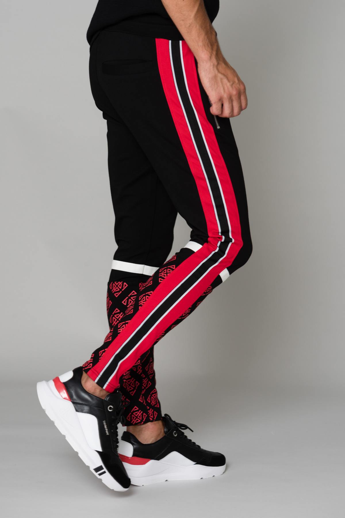  Black and red jogging pants - Image n°2