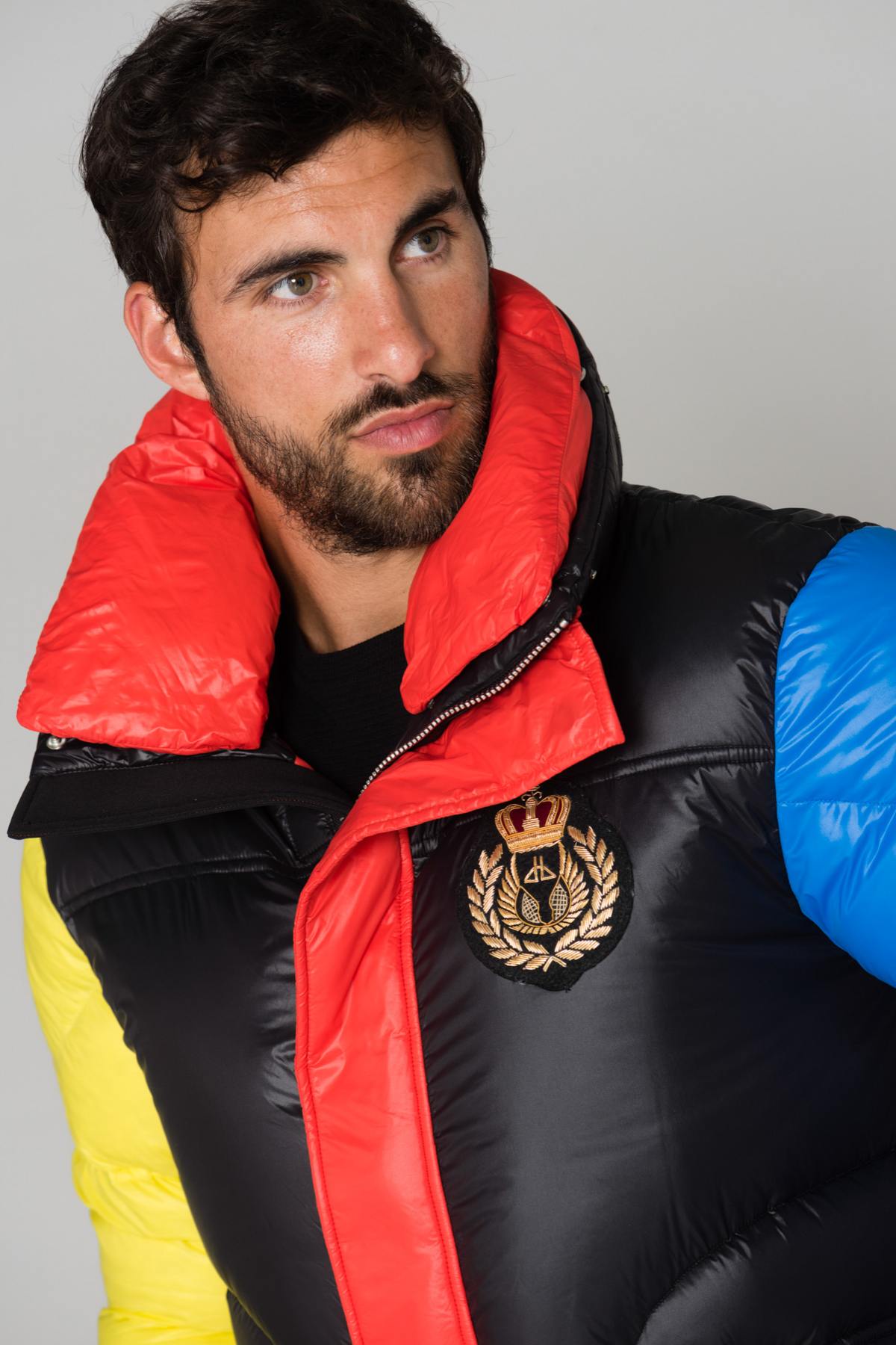 Black blue red and yellow nylon jacket - Image n°5