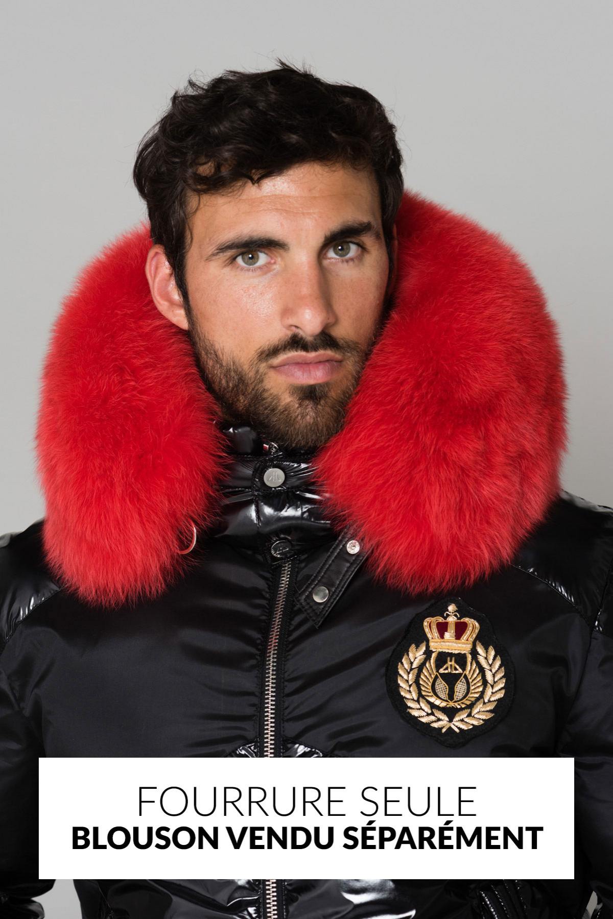 Red fur collar - Image n°1