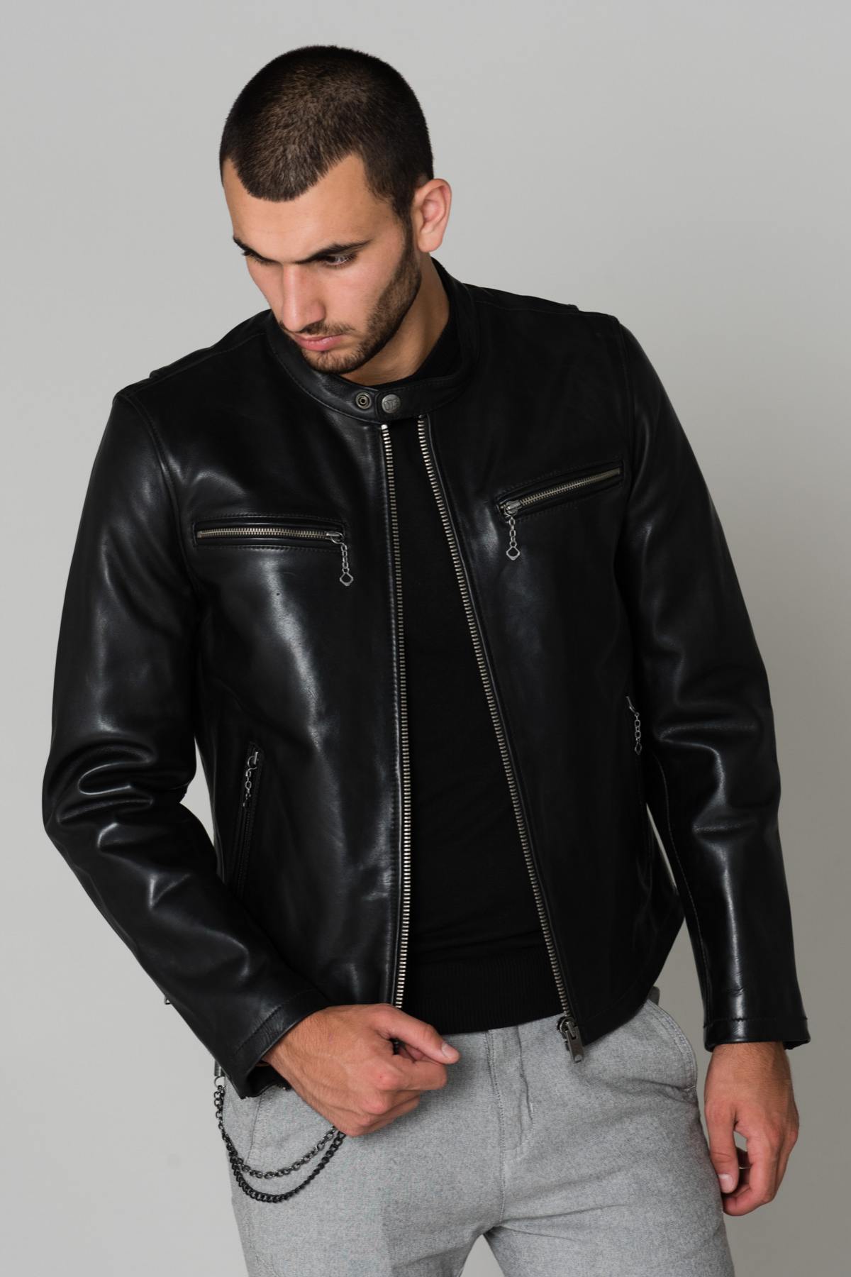 Thick black leather jacket - Image n°1