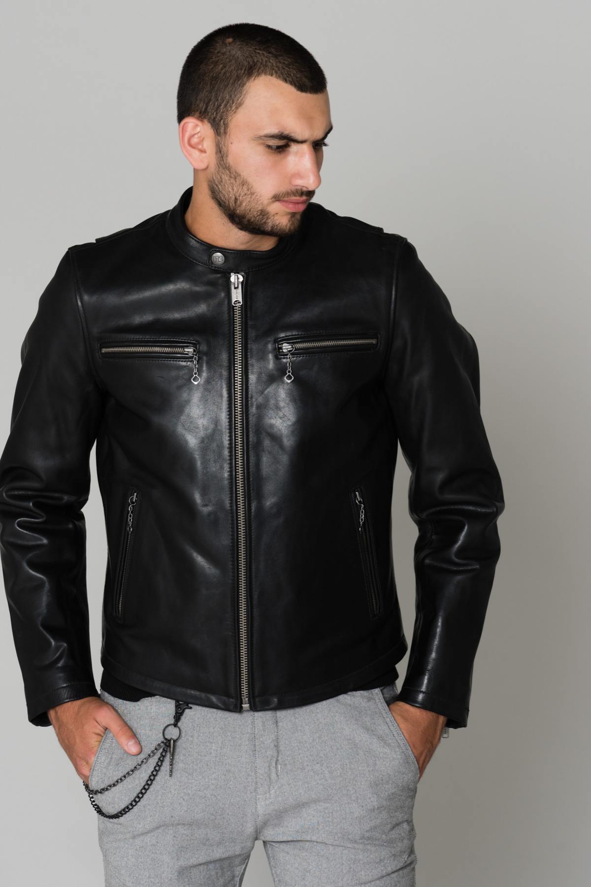 Thick black leather jacket - Image n°3