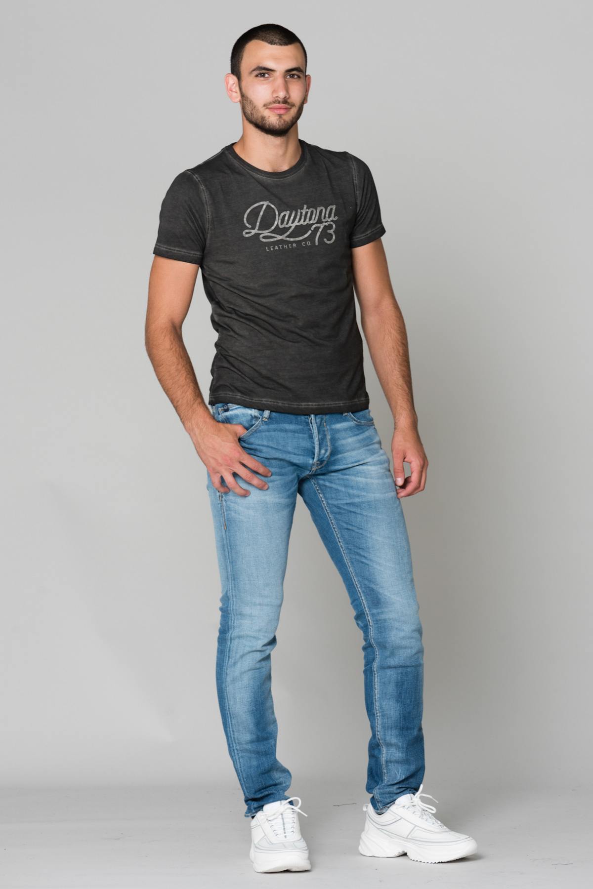 Black round neck T-shirt - Image n°2