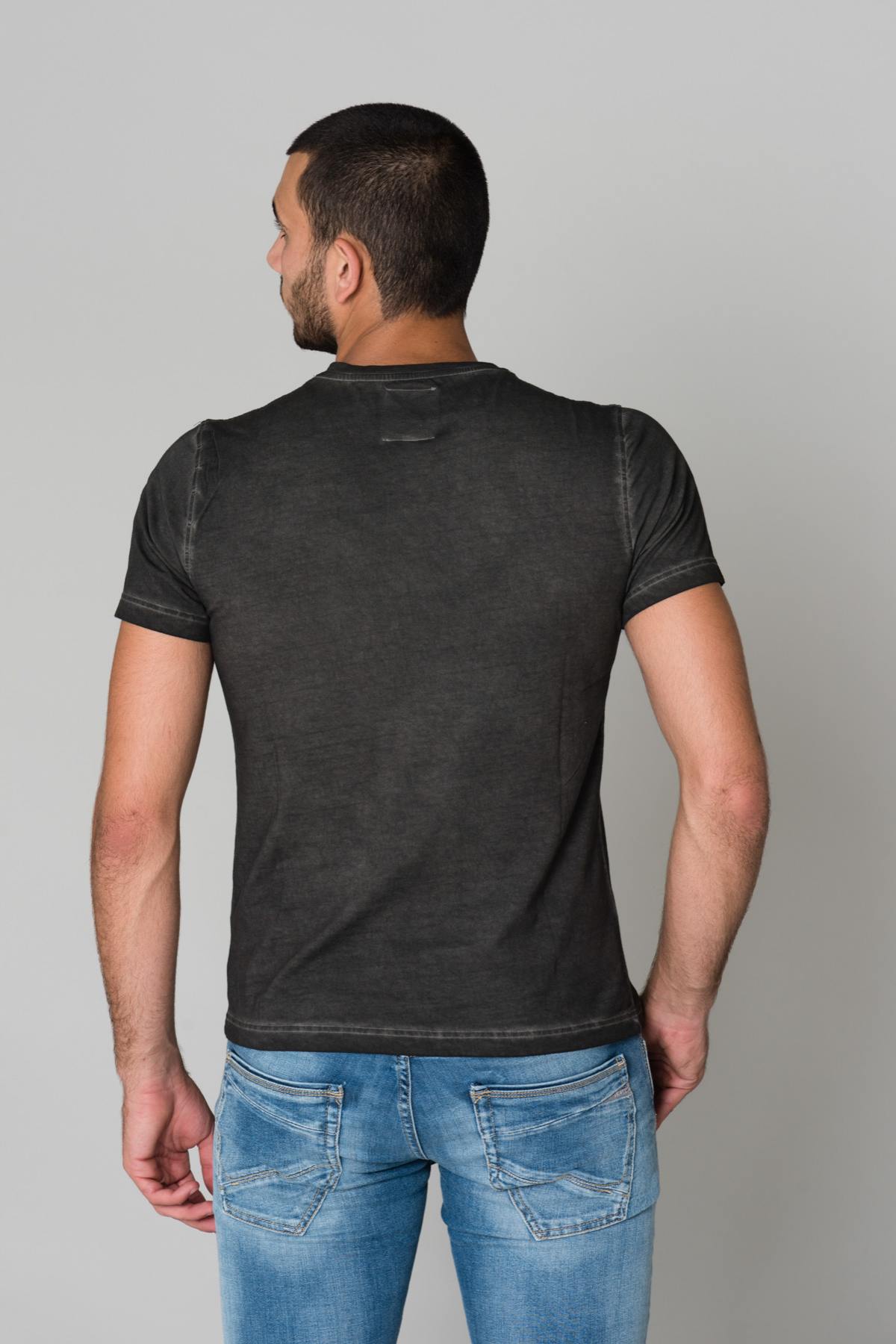 Black round neck T-shirt - Image n°3