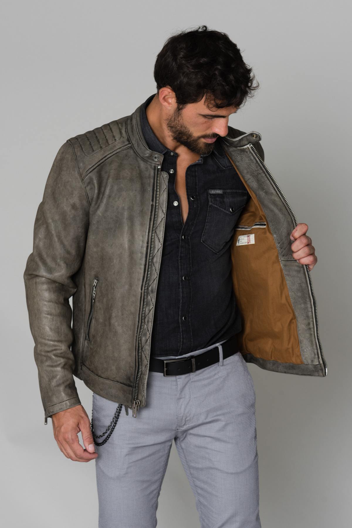 Men's gray leather jacket - Image n°5