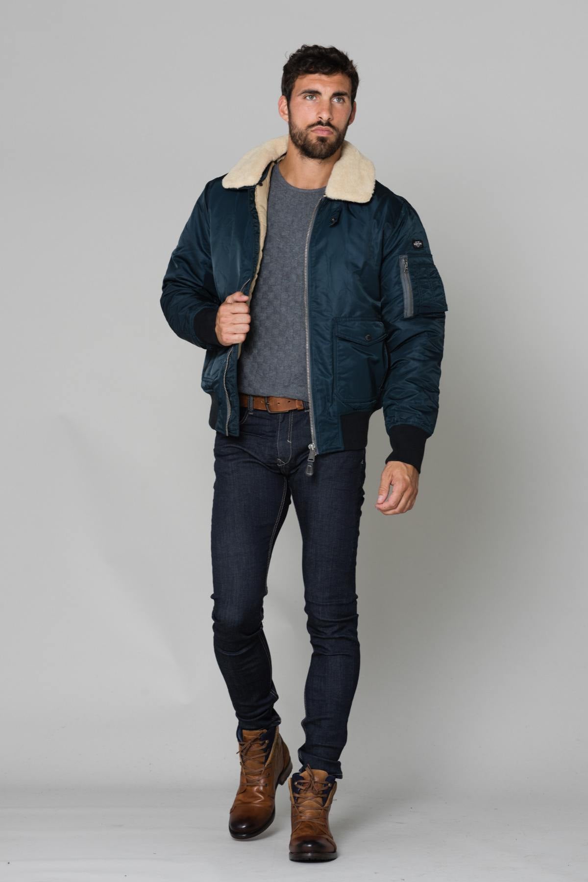 Navy blue pilot with faux fur collar - Image n°2