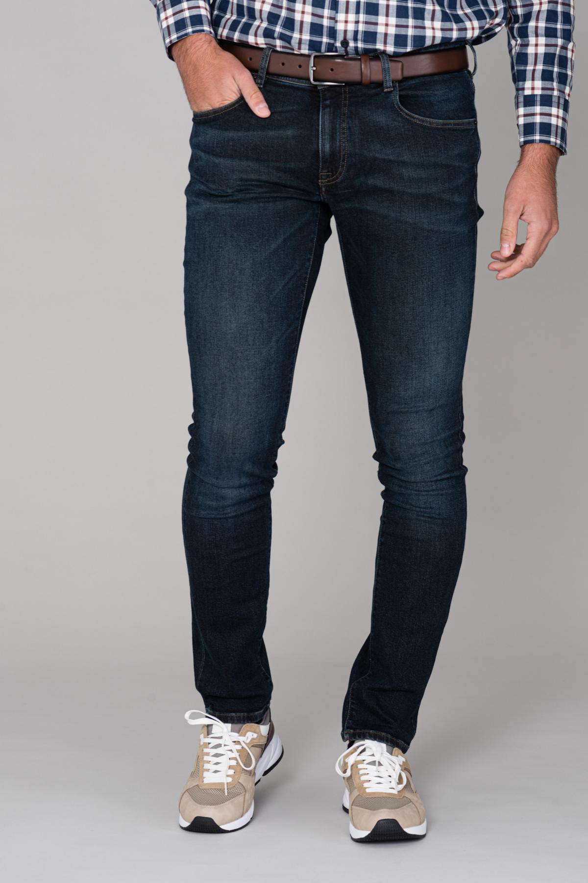 Men's blue cotton jeans - Image n°1