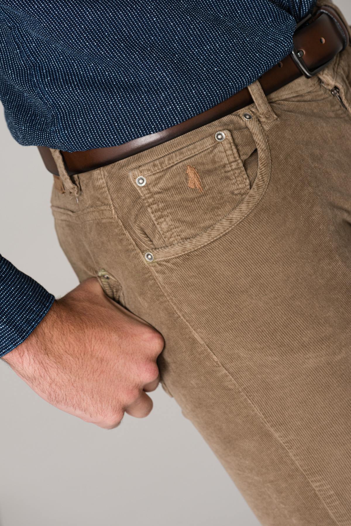 Men's dark beige velvet pants - Image n°5