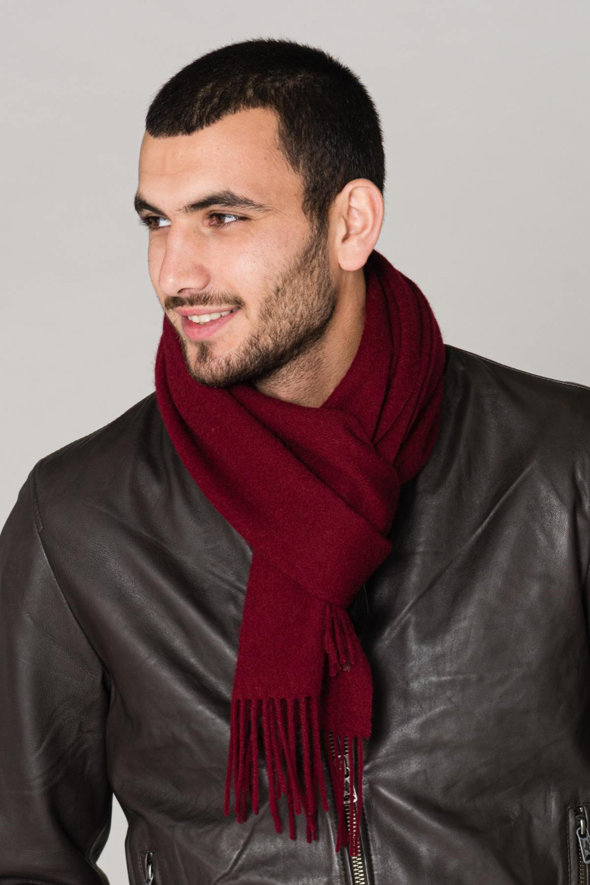  Men's burgundy scarf - Image n°1