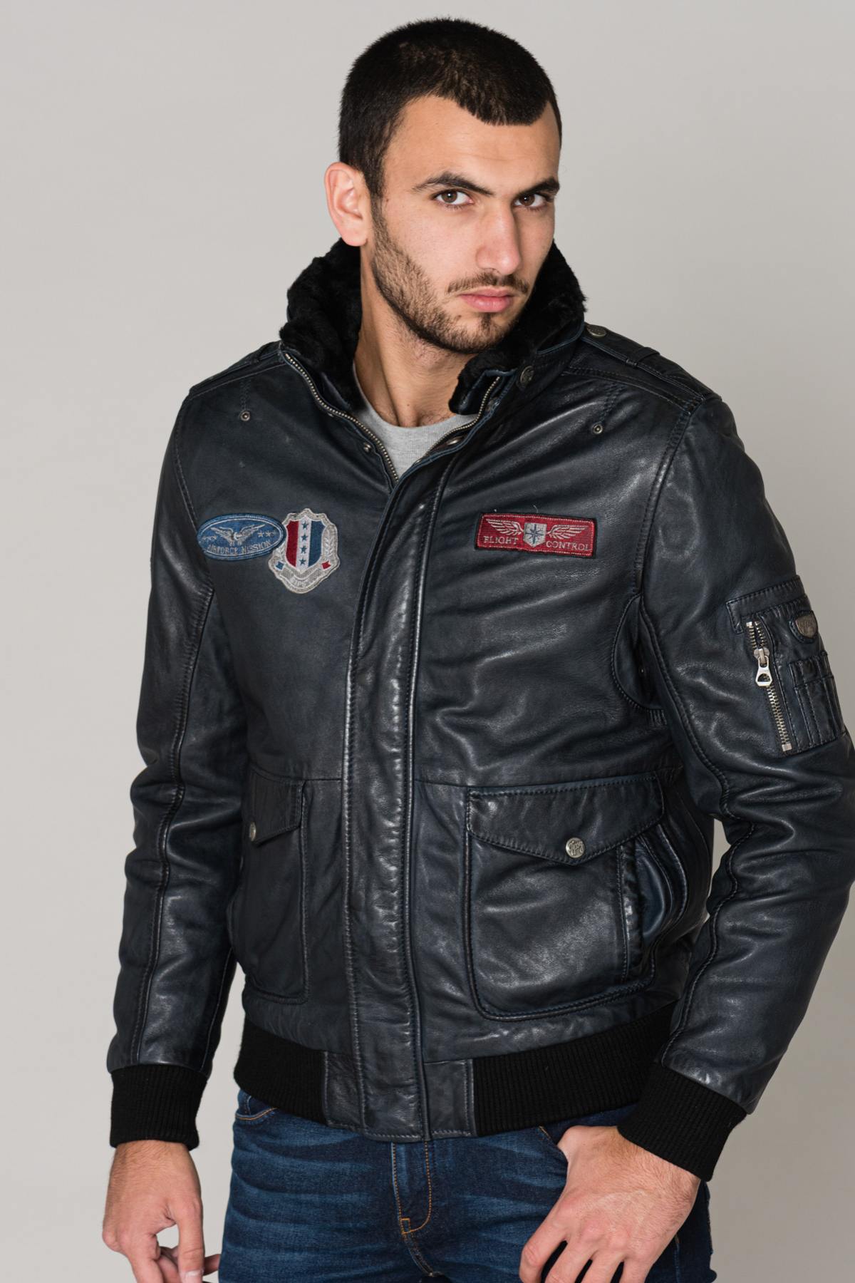 Navy blue aviator with fur collar - Image n°1