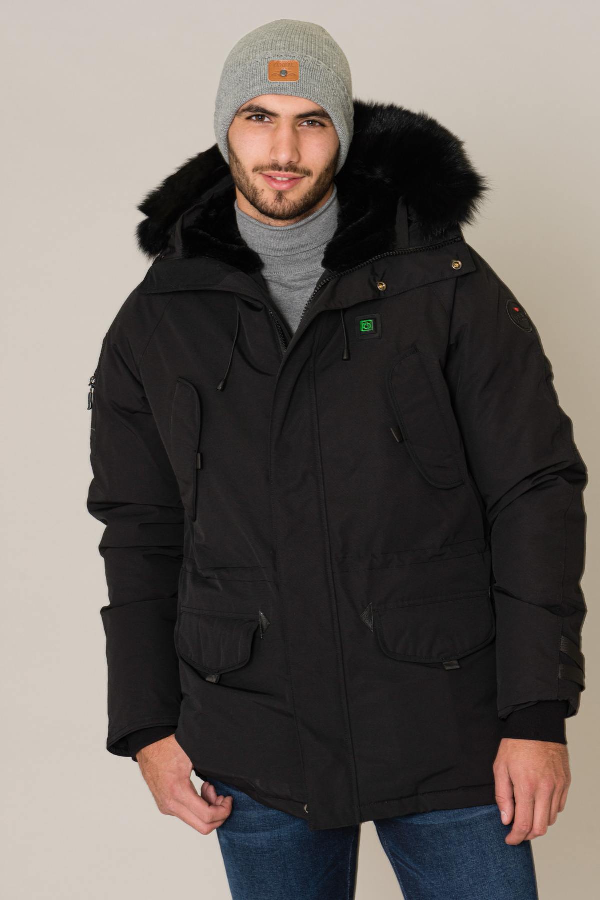 Black heated coat with fur - Image n°1