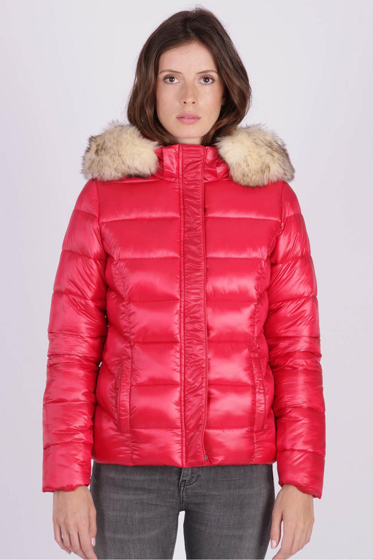 Women's red down jacket - Image n°1