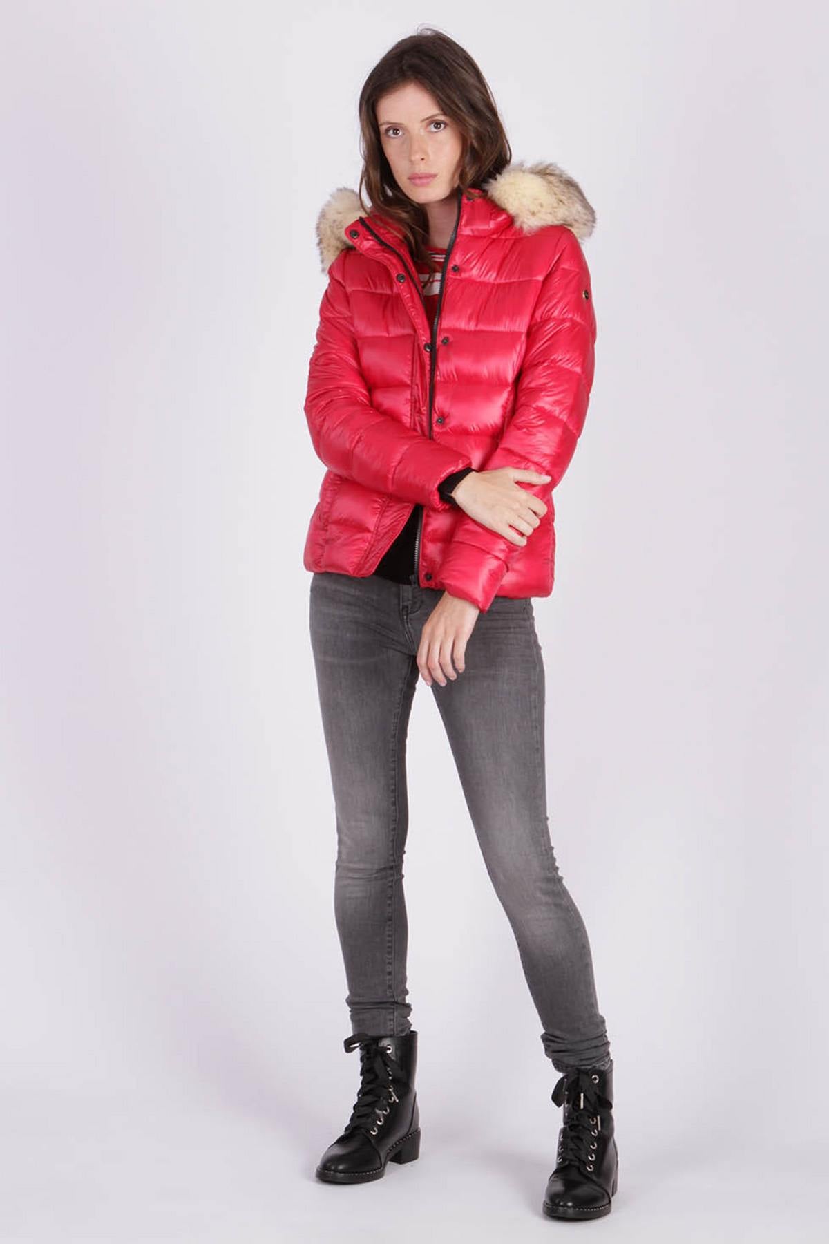 Women's red down jacket - Image n°2