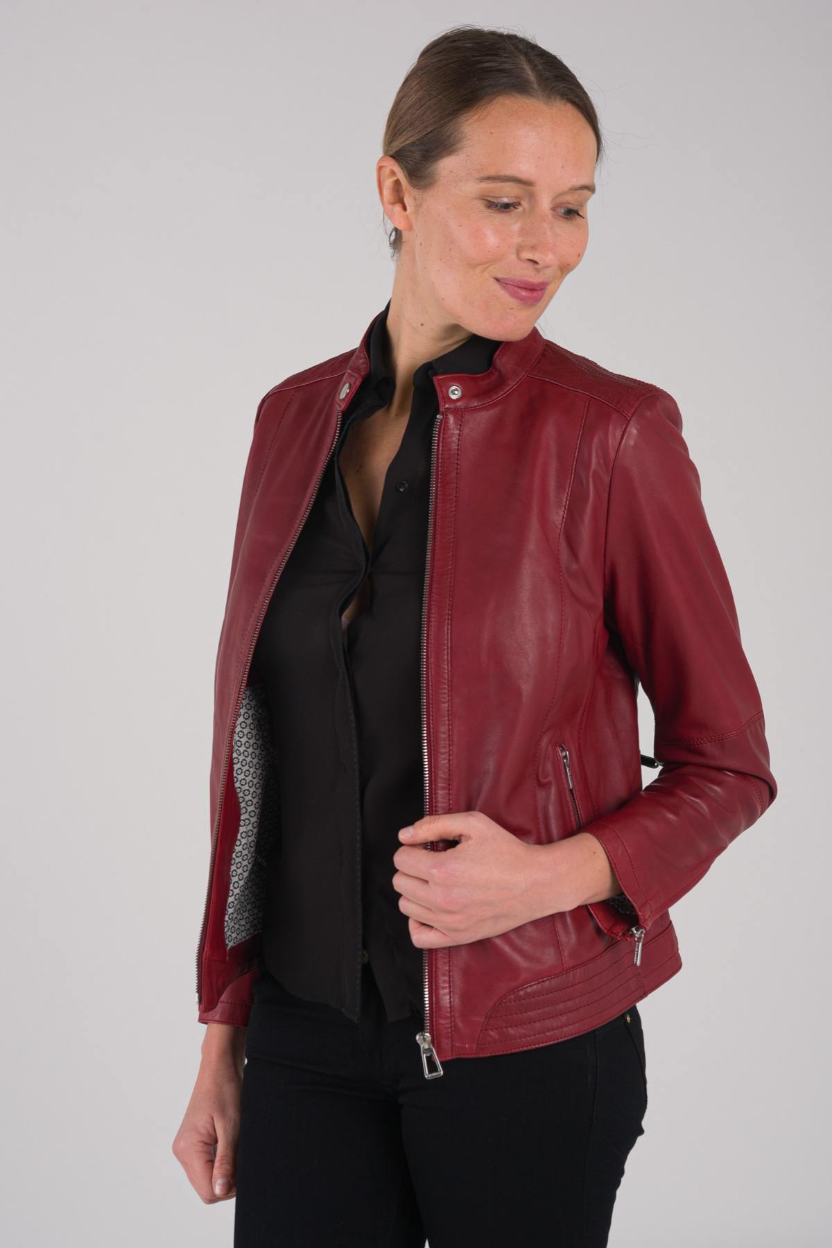 Plus size red leather jacket - Image n°1