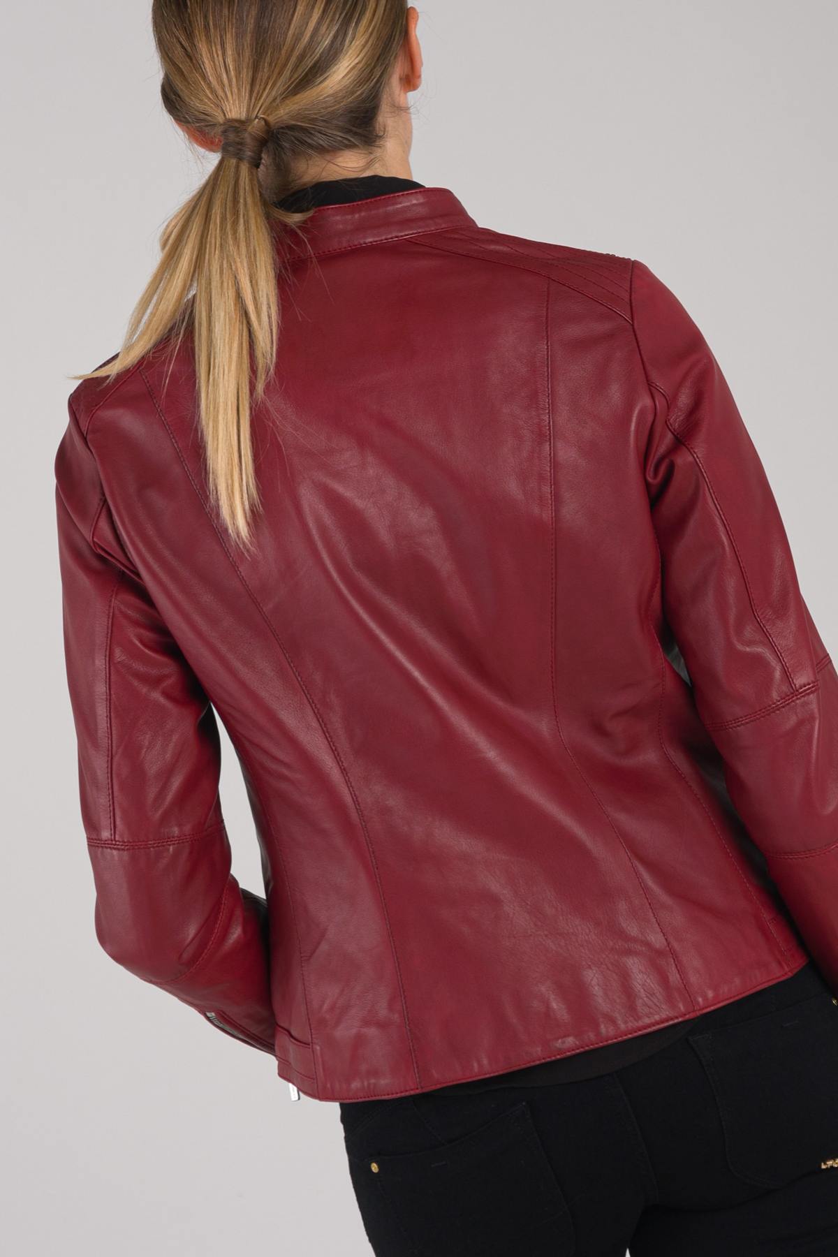 Plus size red leather jacket - Image n°5