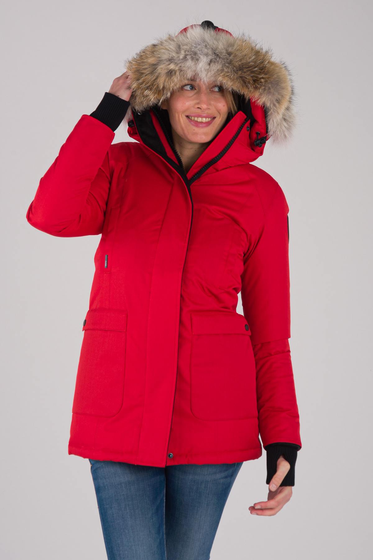 Women's red parka with coyote fur - Image n°4