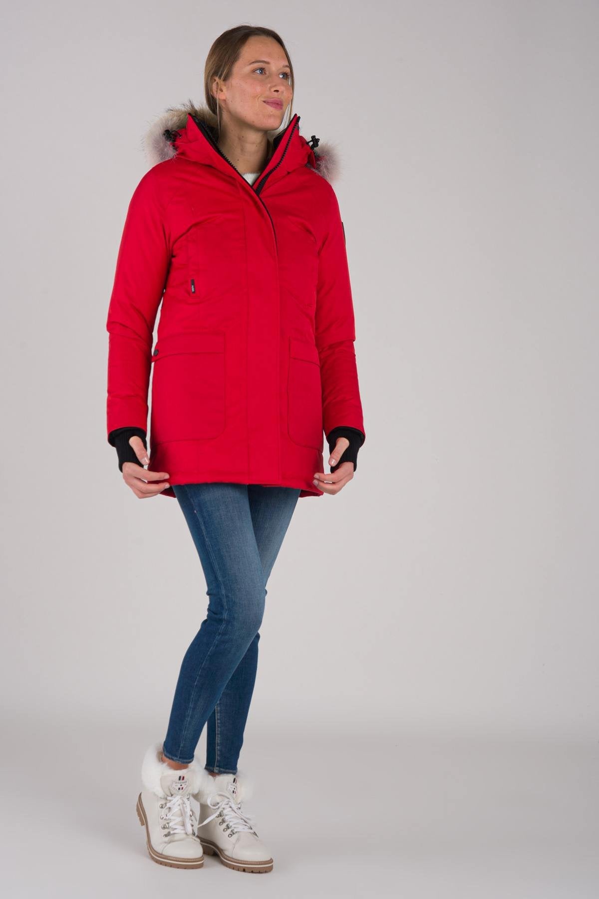 Women's red parka with coyote fur - Image n°3