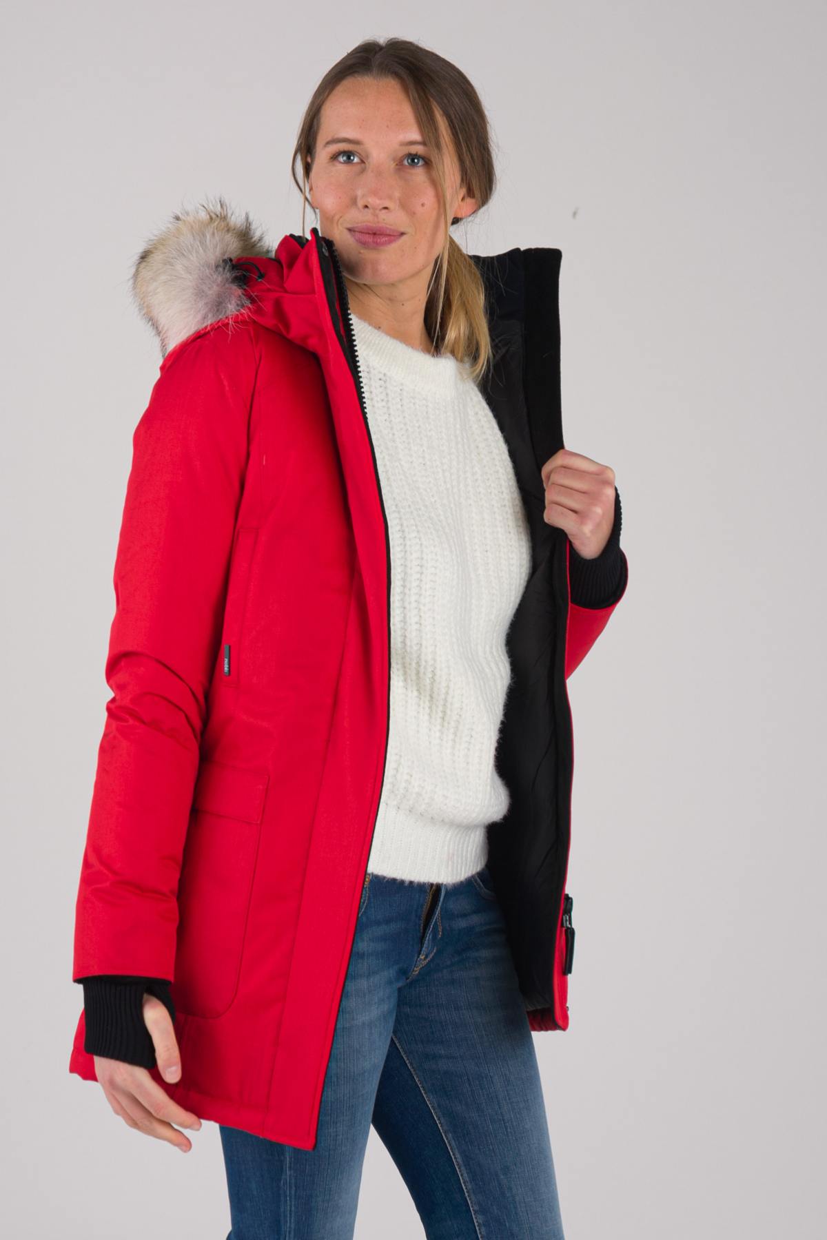 Women's red parka with coyote fur - Image n°1