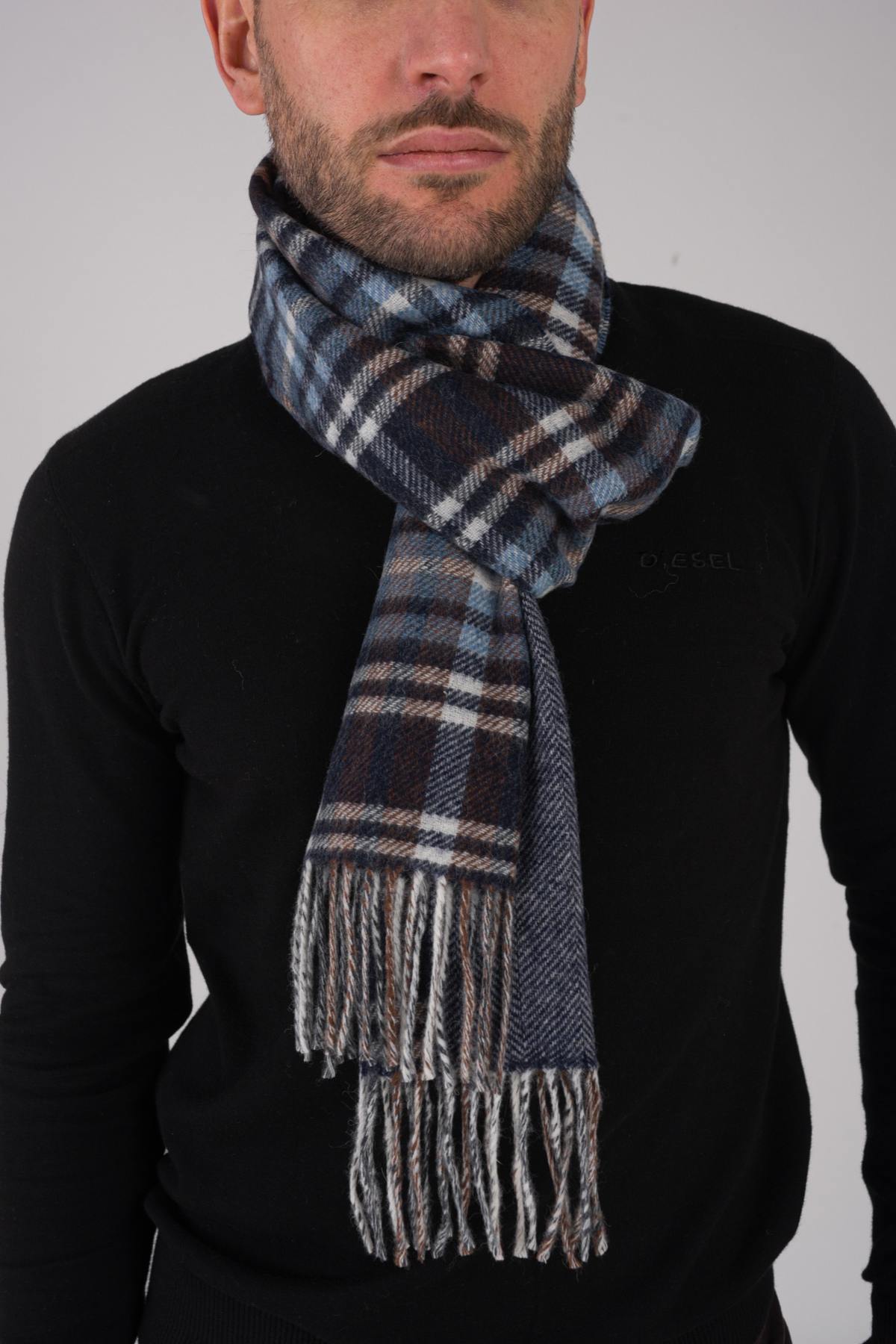 Navy blue checked scarf - Image n°1