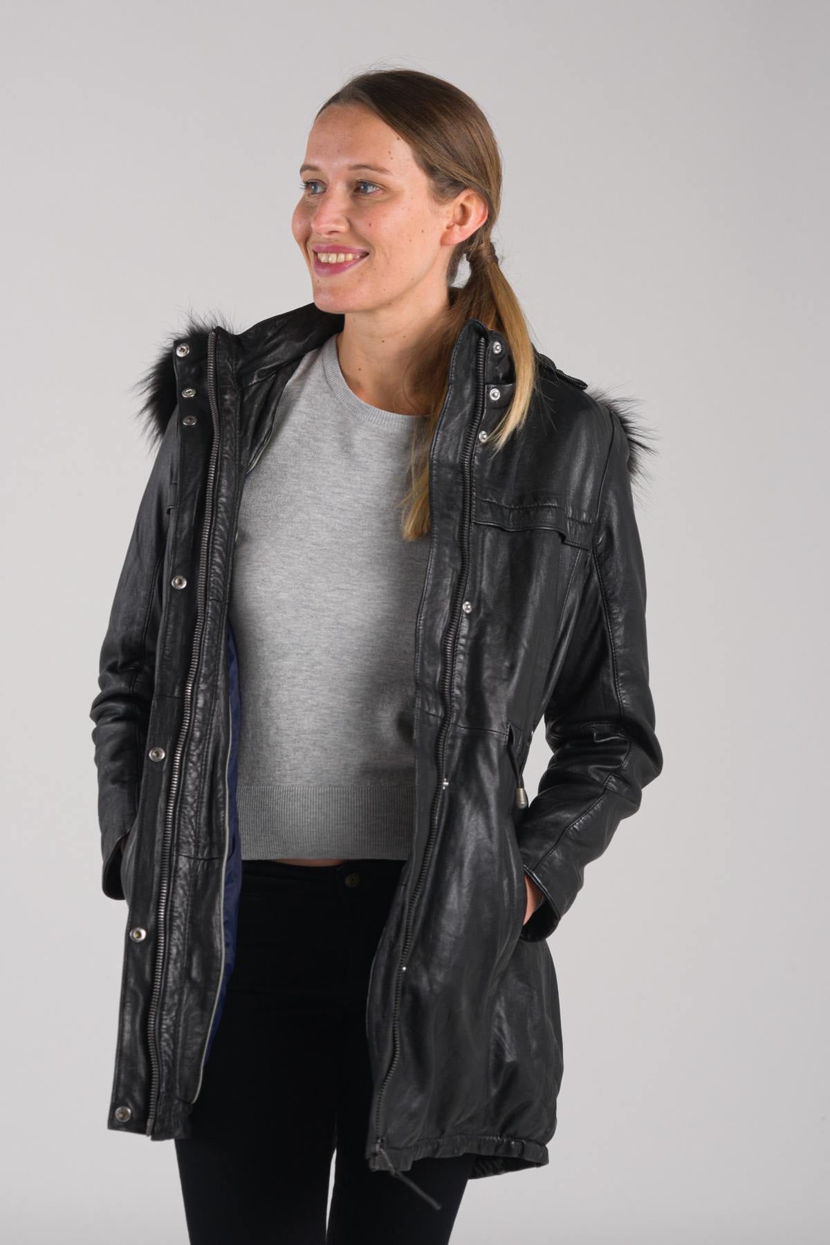 Leather jacket with fur collar - Image n°4